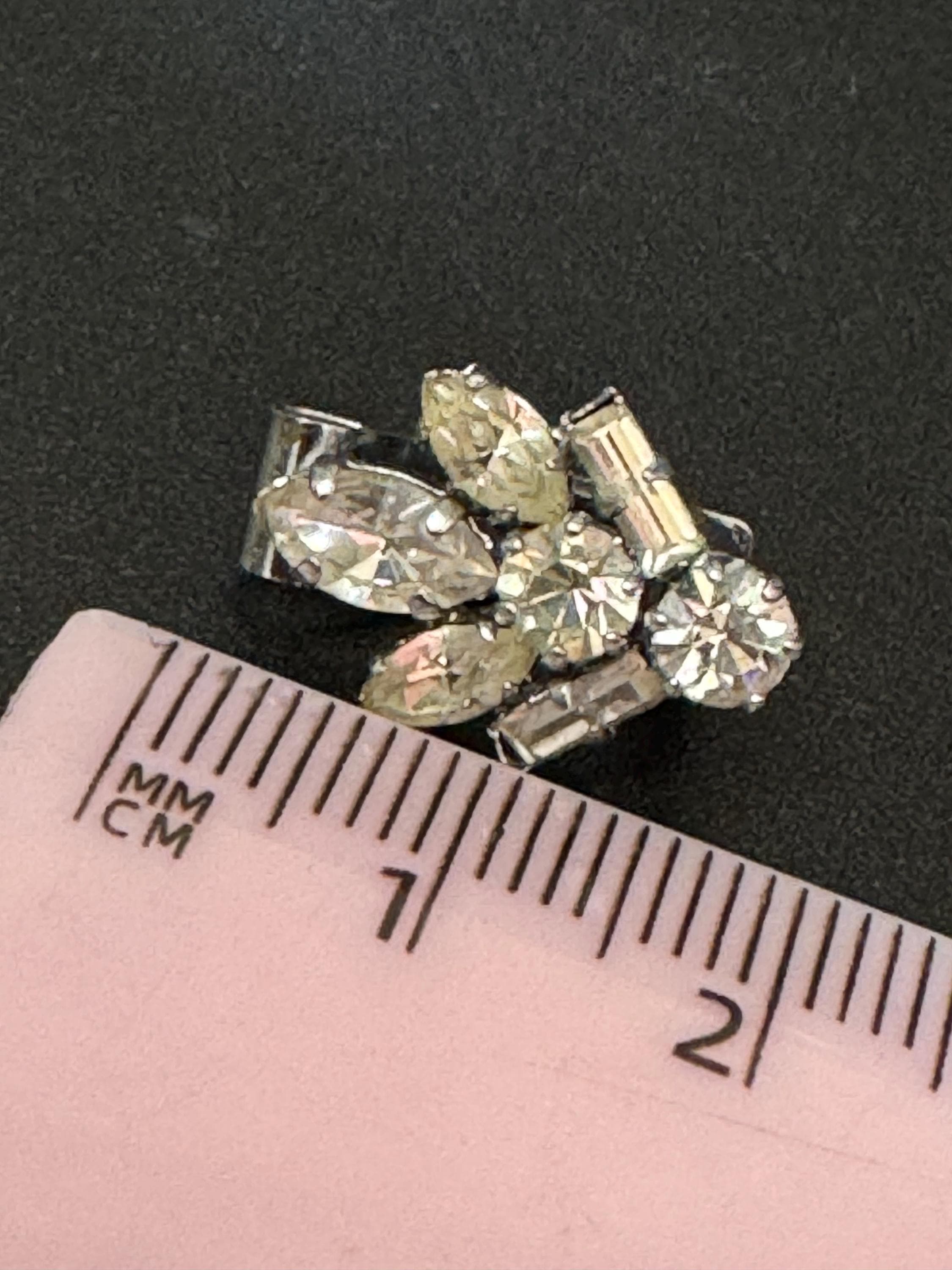 Small clear diamanté paste Silver Tone Vintage rhinestone Clip On Earrings baguette