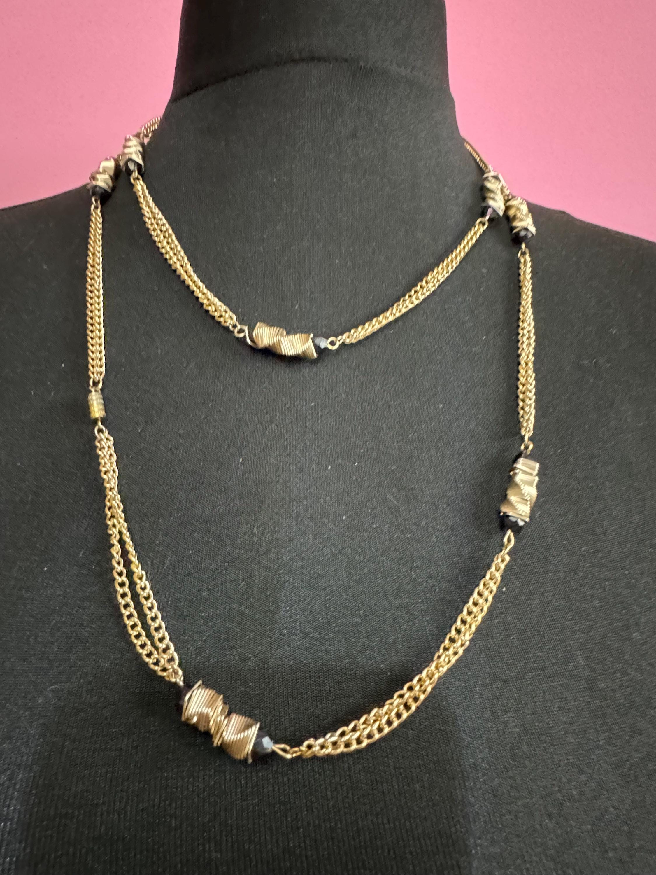 Vintage 1960s copper gold tone aluminium lightweight station link layering necklace with back plastic beads flapper length 120cm