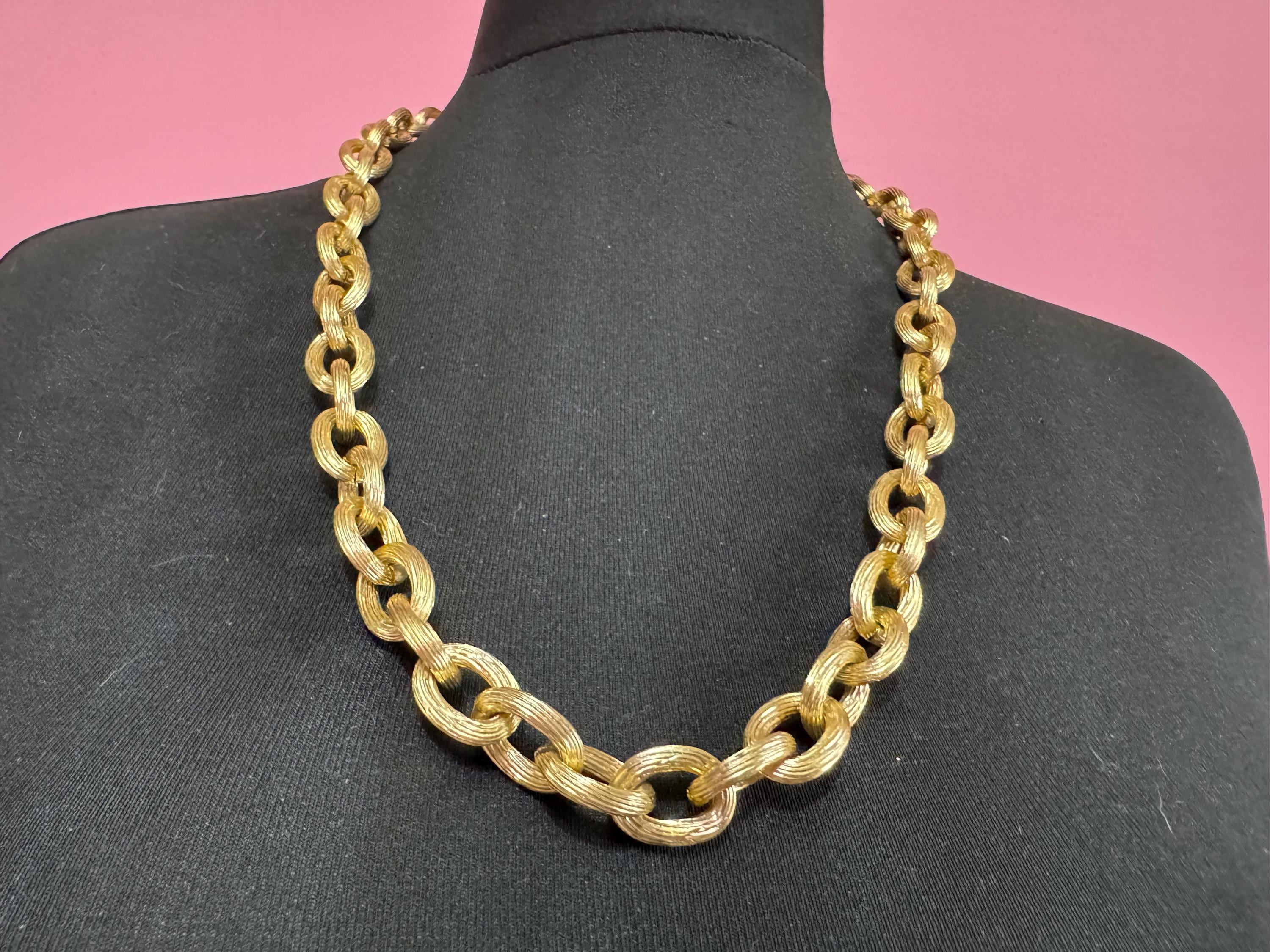 Vintage gold tone lightweight big cable link chunky metal long chain necklace 1970s