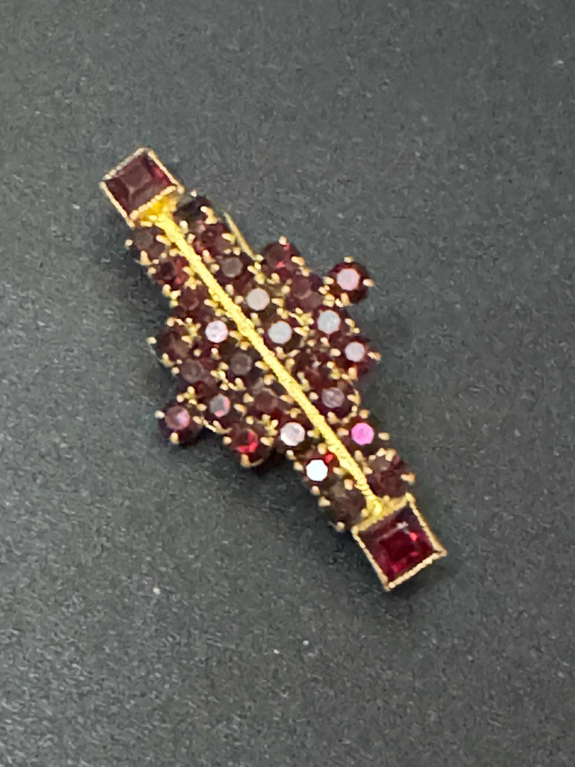 Vintage gold tone bohemian ruby garnet paste bar brooch c clasp