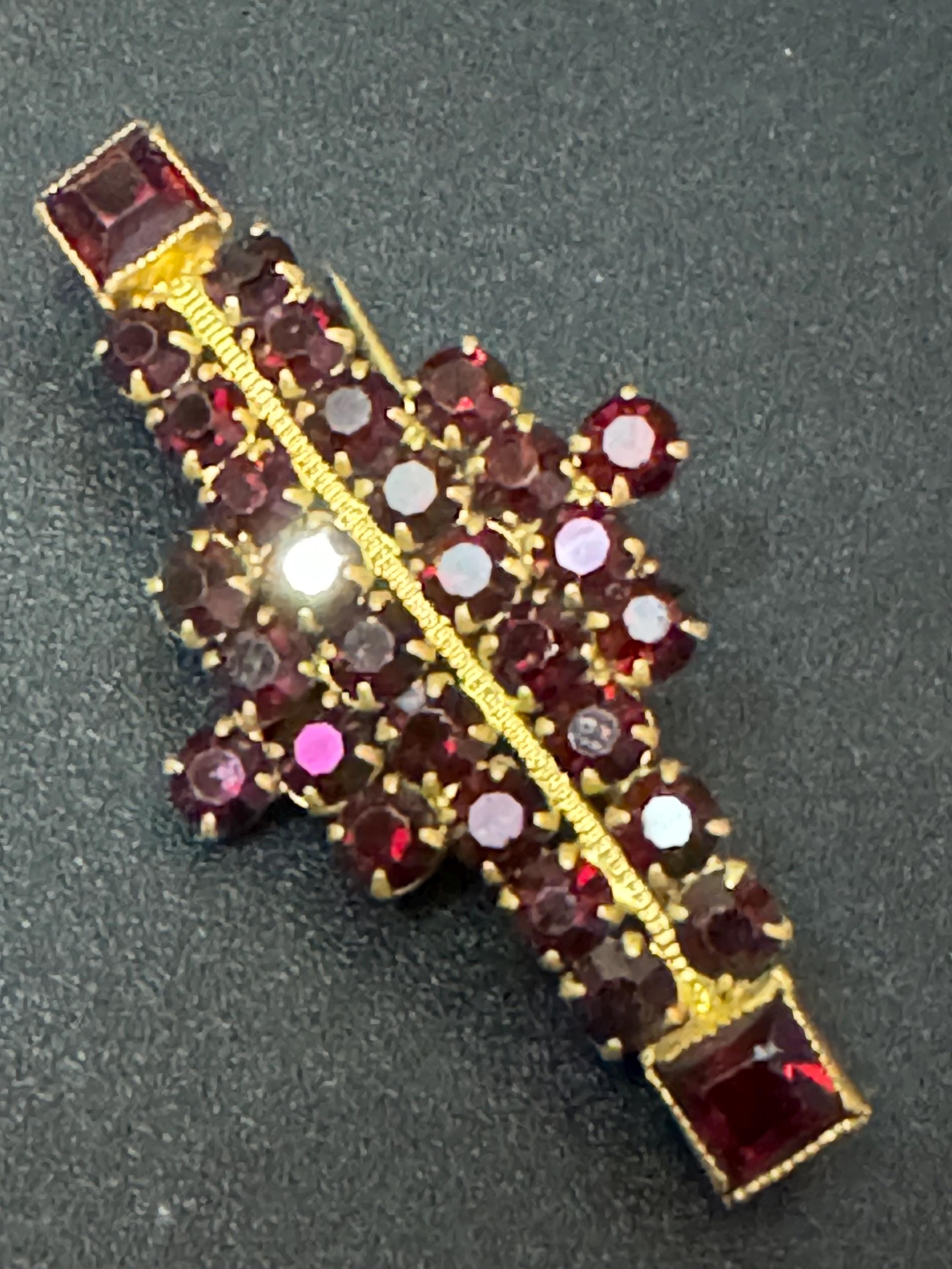 Vintage gold tone bohemian ruby garnet paste bar brooch c clasp