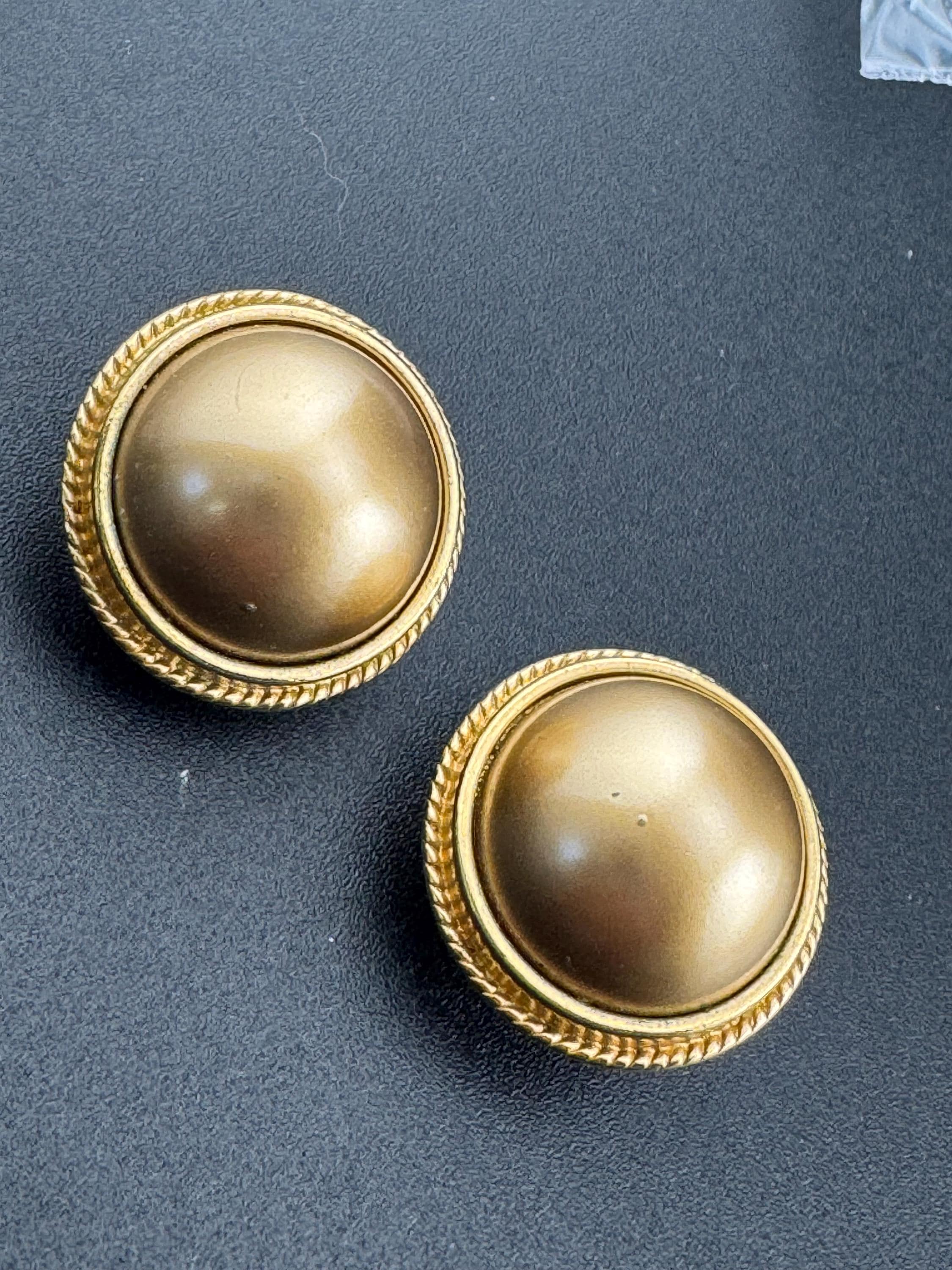 Signed CAROLEE Vintage Matt gold tone round clip on domed Stud button earrings high end 1980s