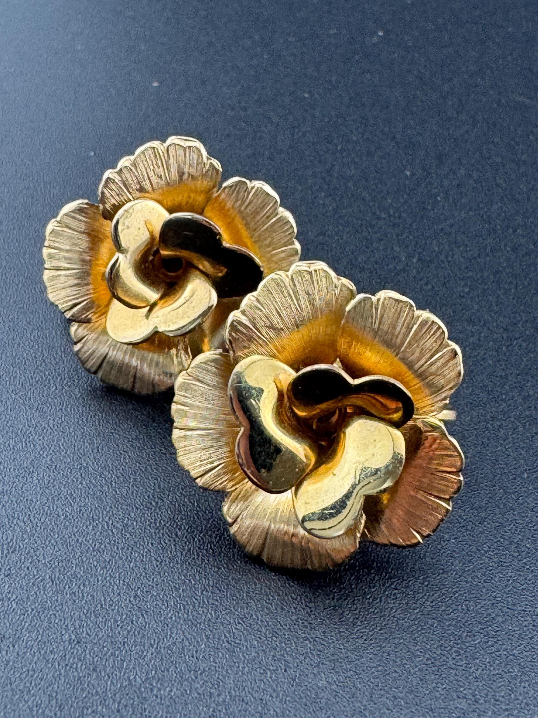 Signed giovanni Vintage mid century floral roses clip On stud Earrings gold Tone