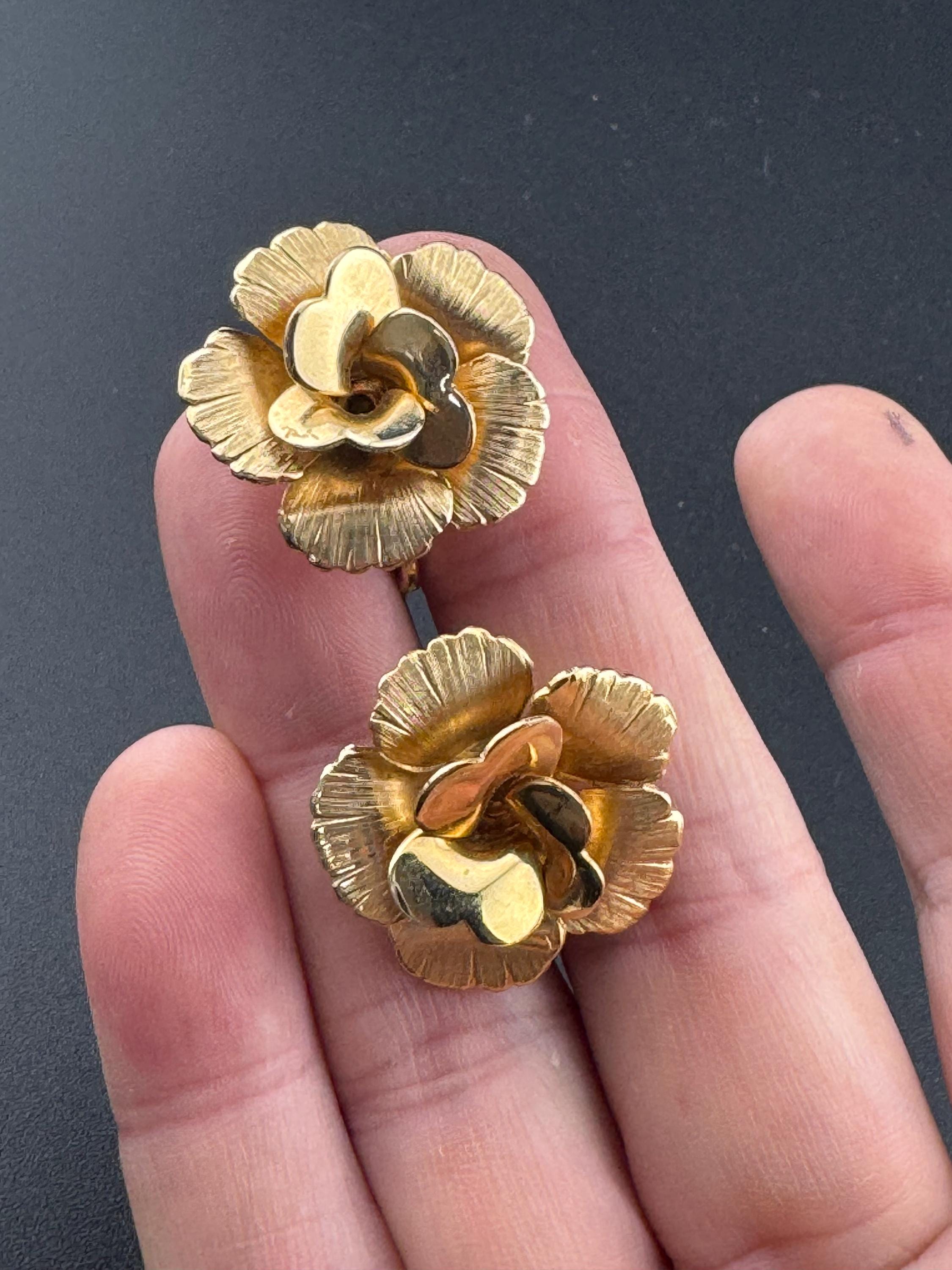 Signed giovanni Vintage mid century floral roses clip On stud Earrings gold Tone