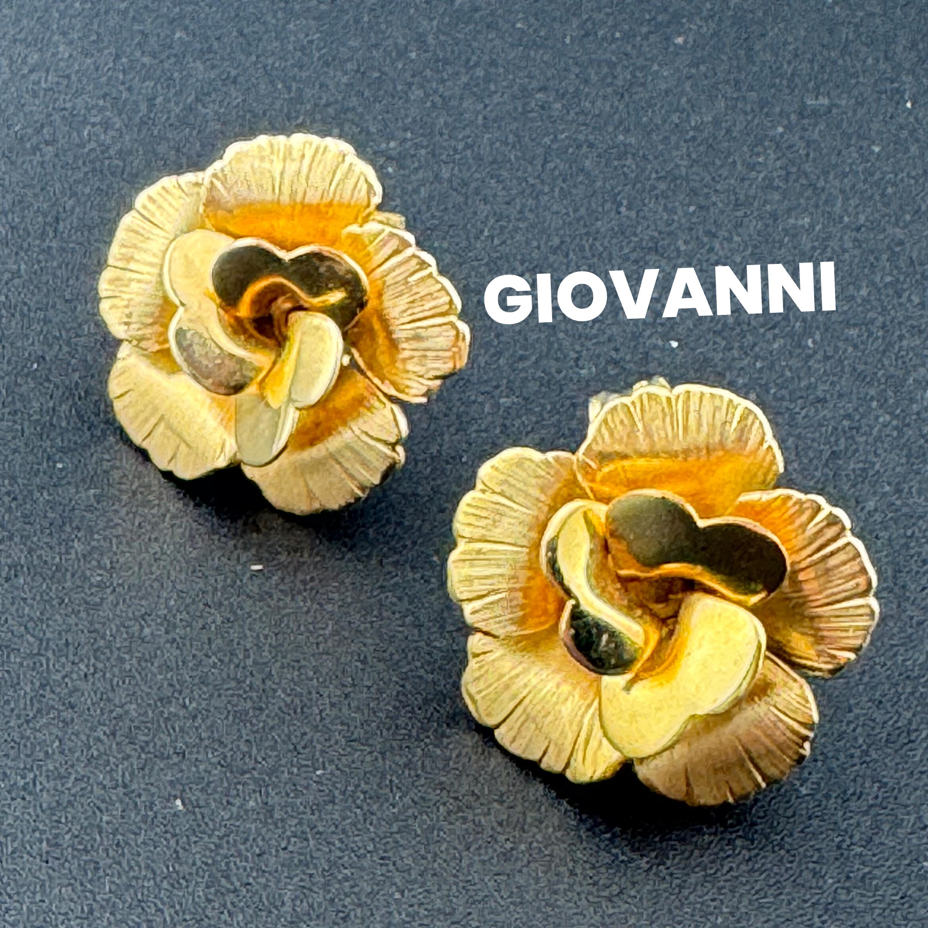 Signed giovanni Vintage mid century floral roses clip On stud Earrings gold Tone