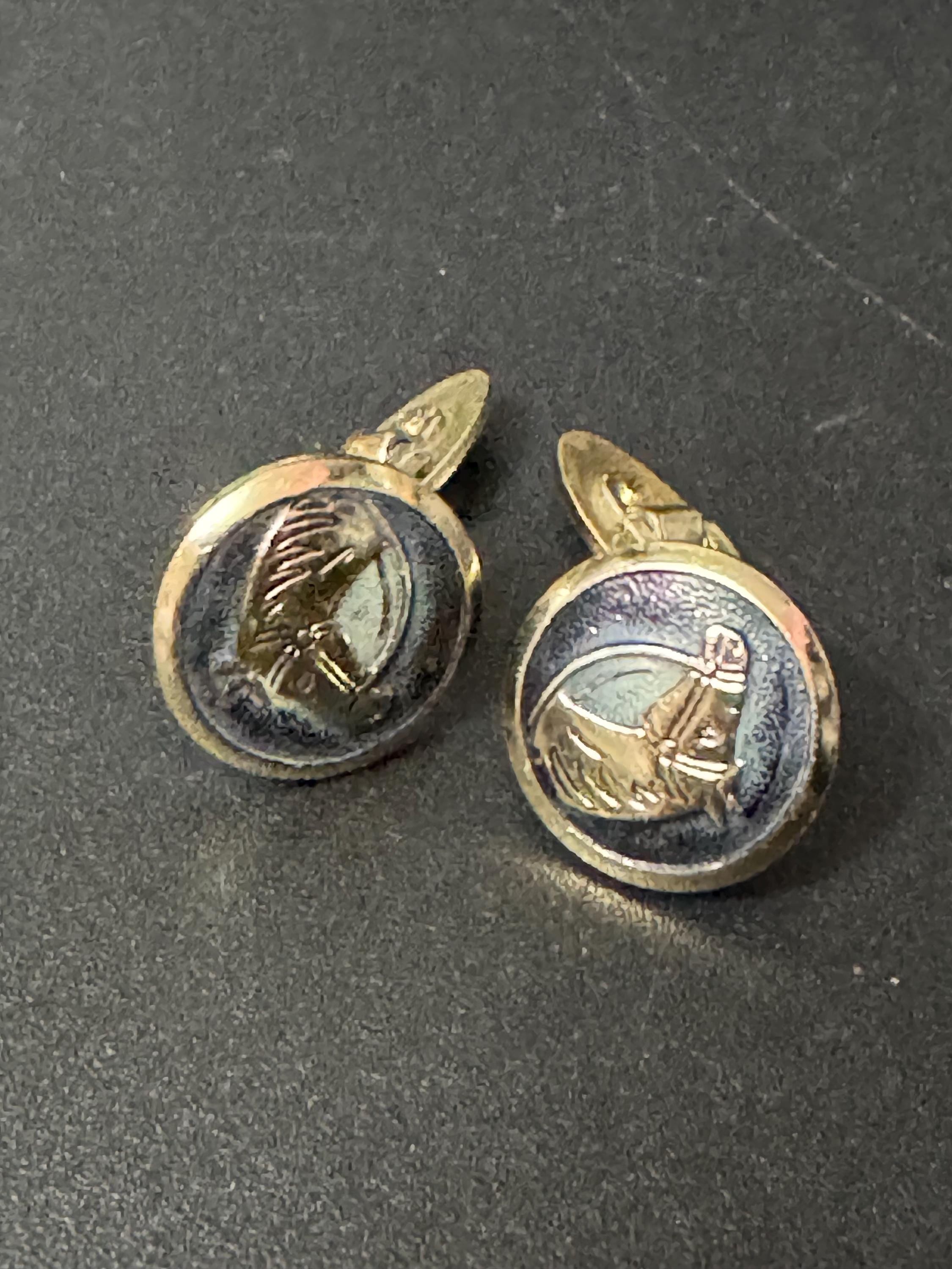 Vintage 1950s modernist lightweight men’s gold tone round horse cufflinks equestrian