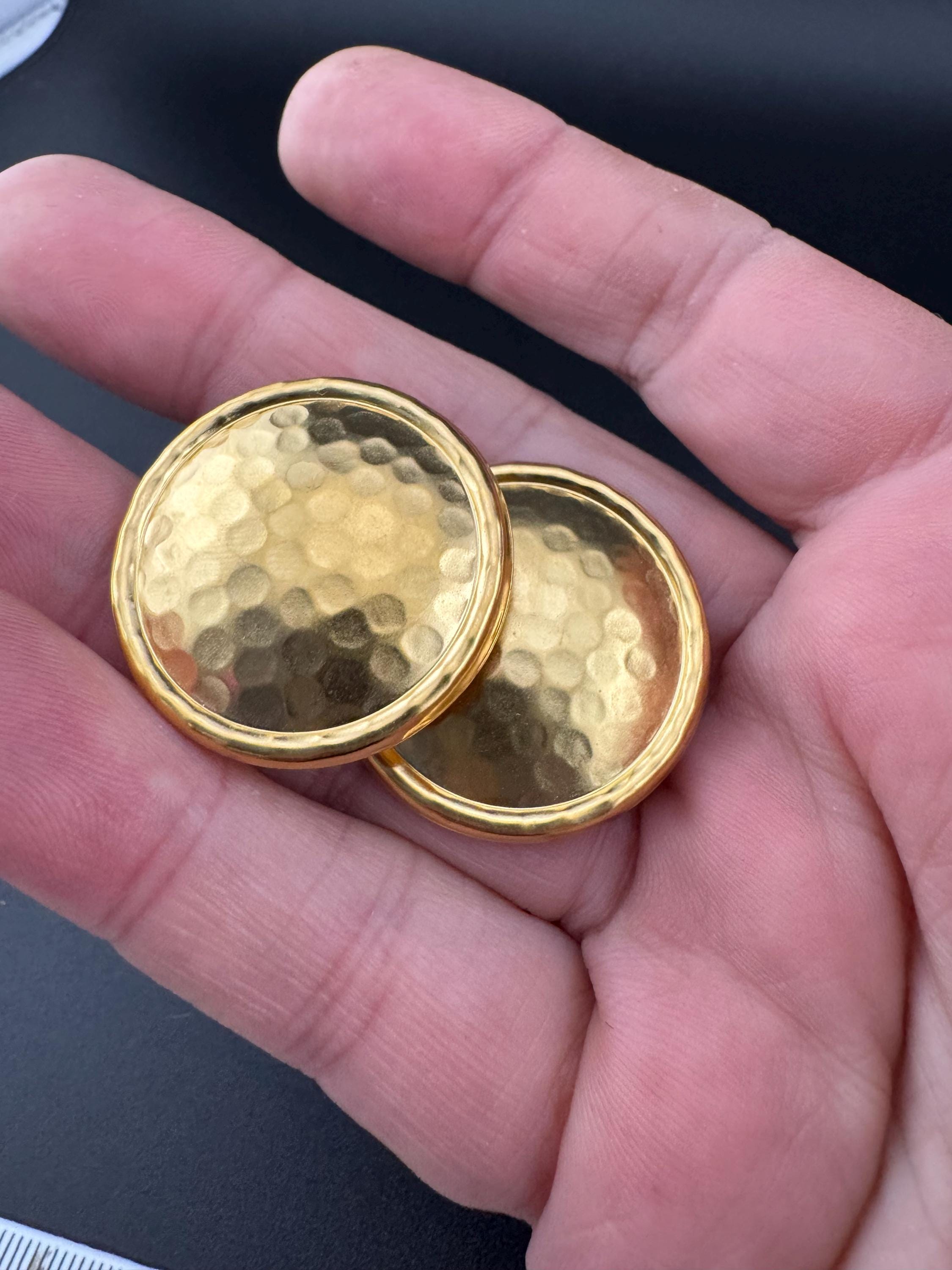 vintage 3cm round disc Etruscan button disc earrings, lightweight , gold tone textured metal