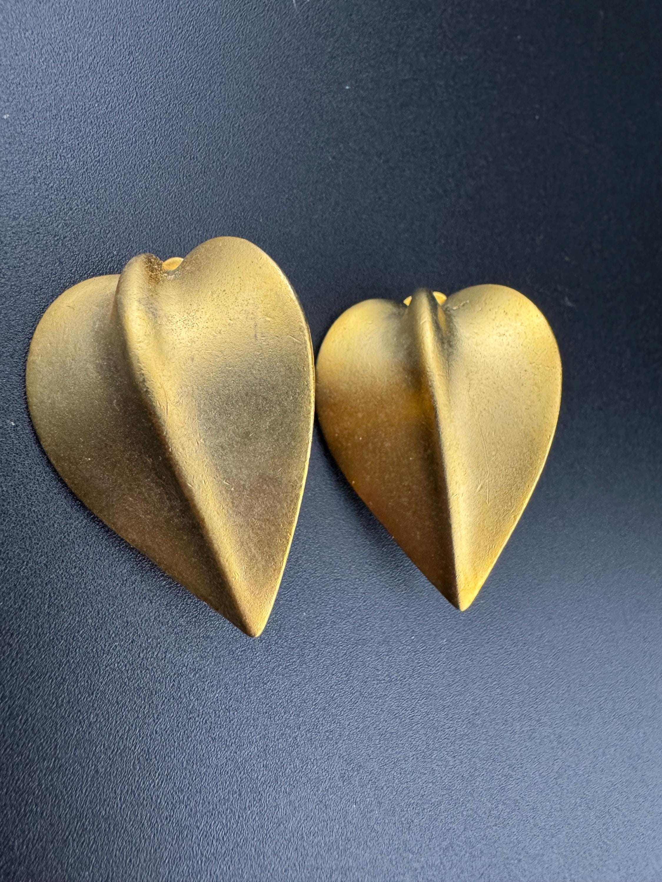 Retro 3cm abstract leaf clip on earrings  Matt gold tone