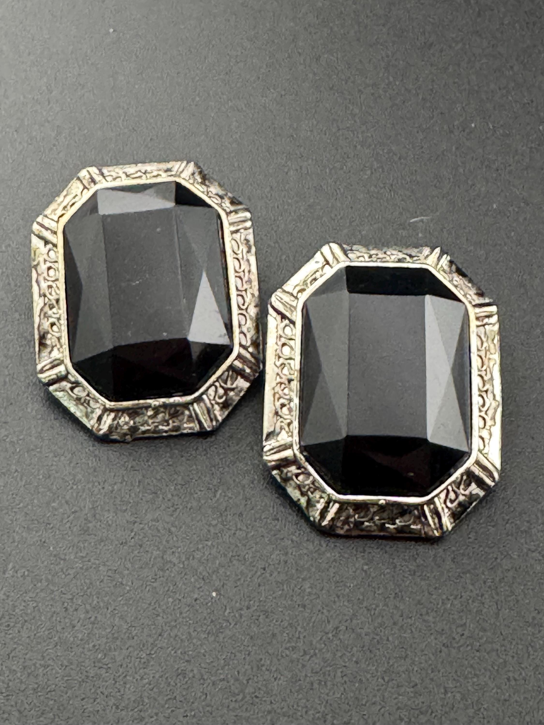 True vintage oversized 3cm silver tone ornate octagonal black cabochon clip on earrings 1980s