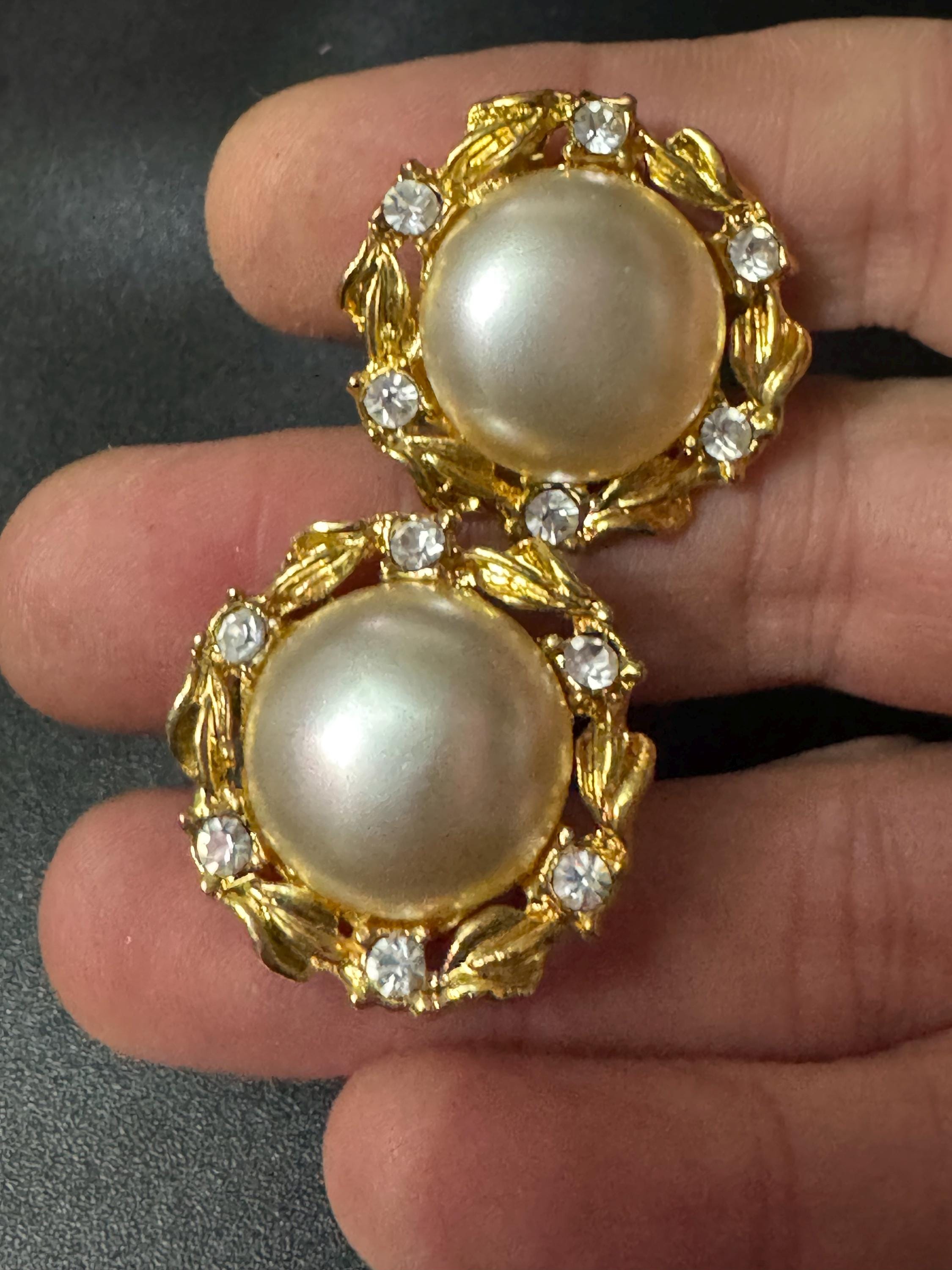 Vintage gold tone round domed faux pearl clip on Stud button earrings diamanté