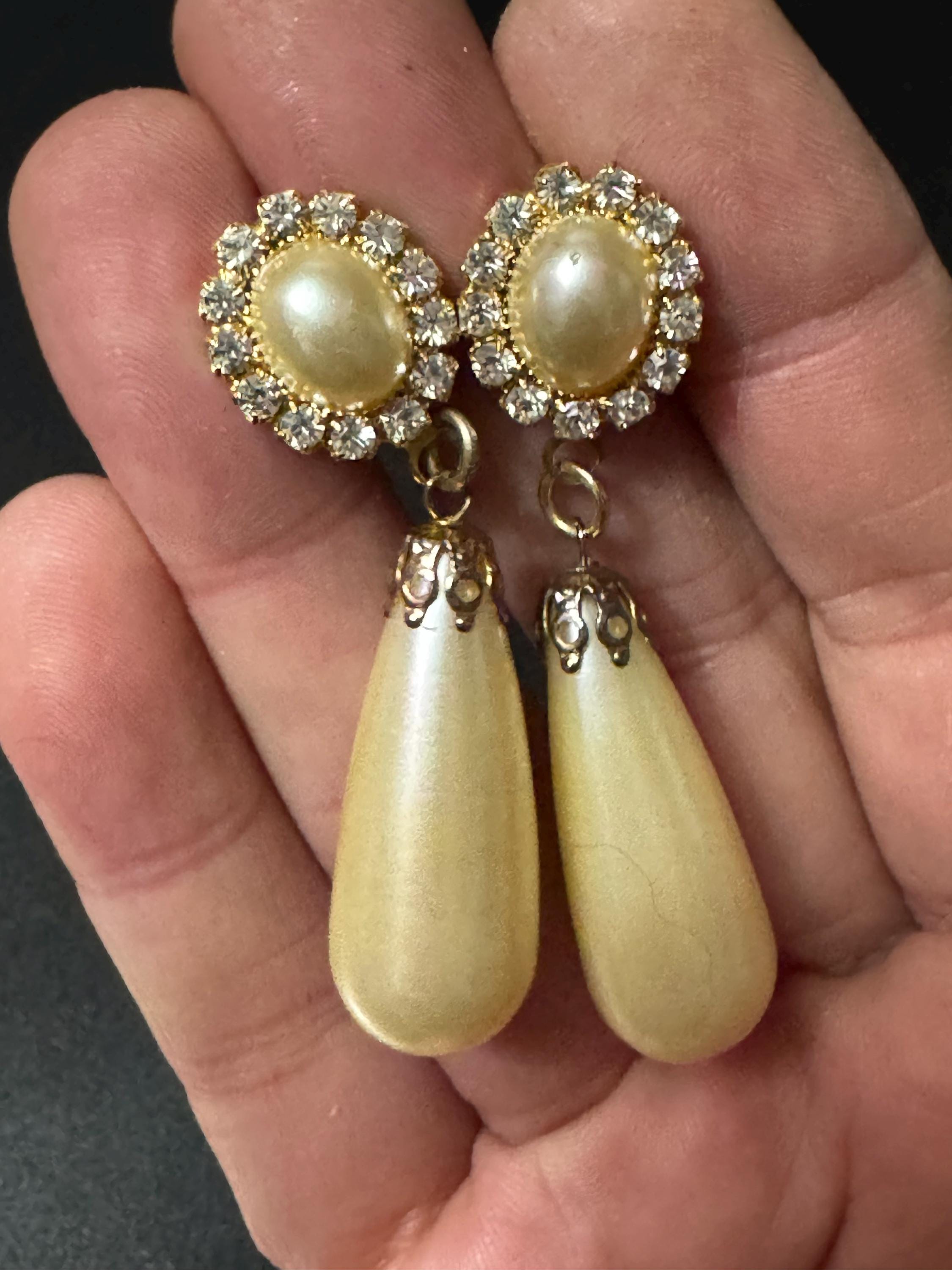 Vintage gold tone white pearl teardrop clear crystal dangly earrings for pierced ears