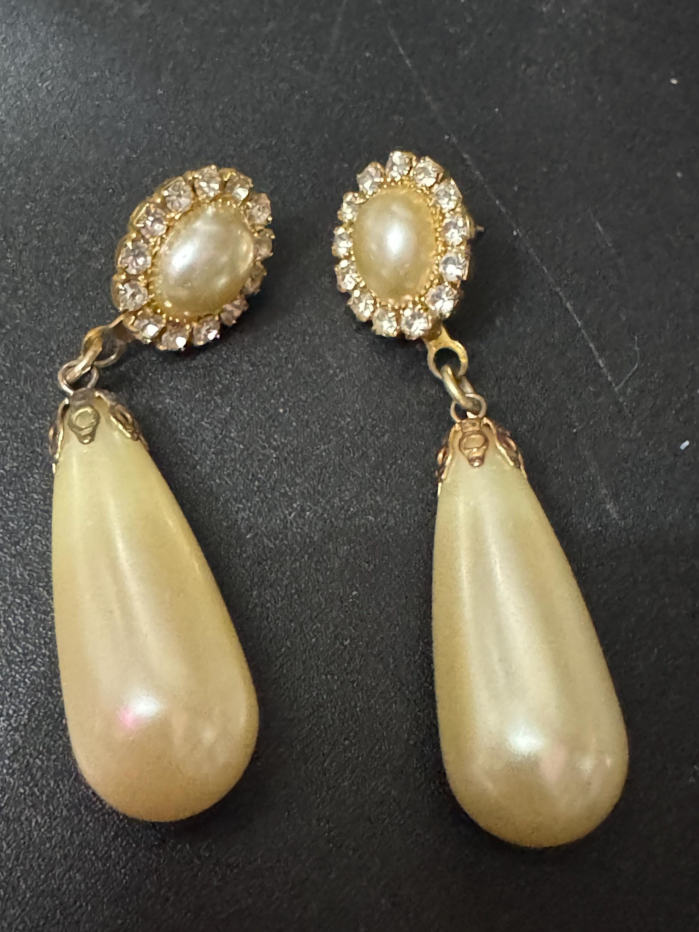 Vintage gold tone white pearl teardrop clear crystal dangly earrings for pierced ears