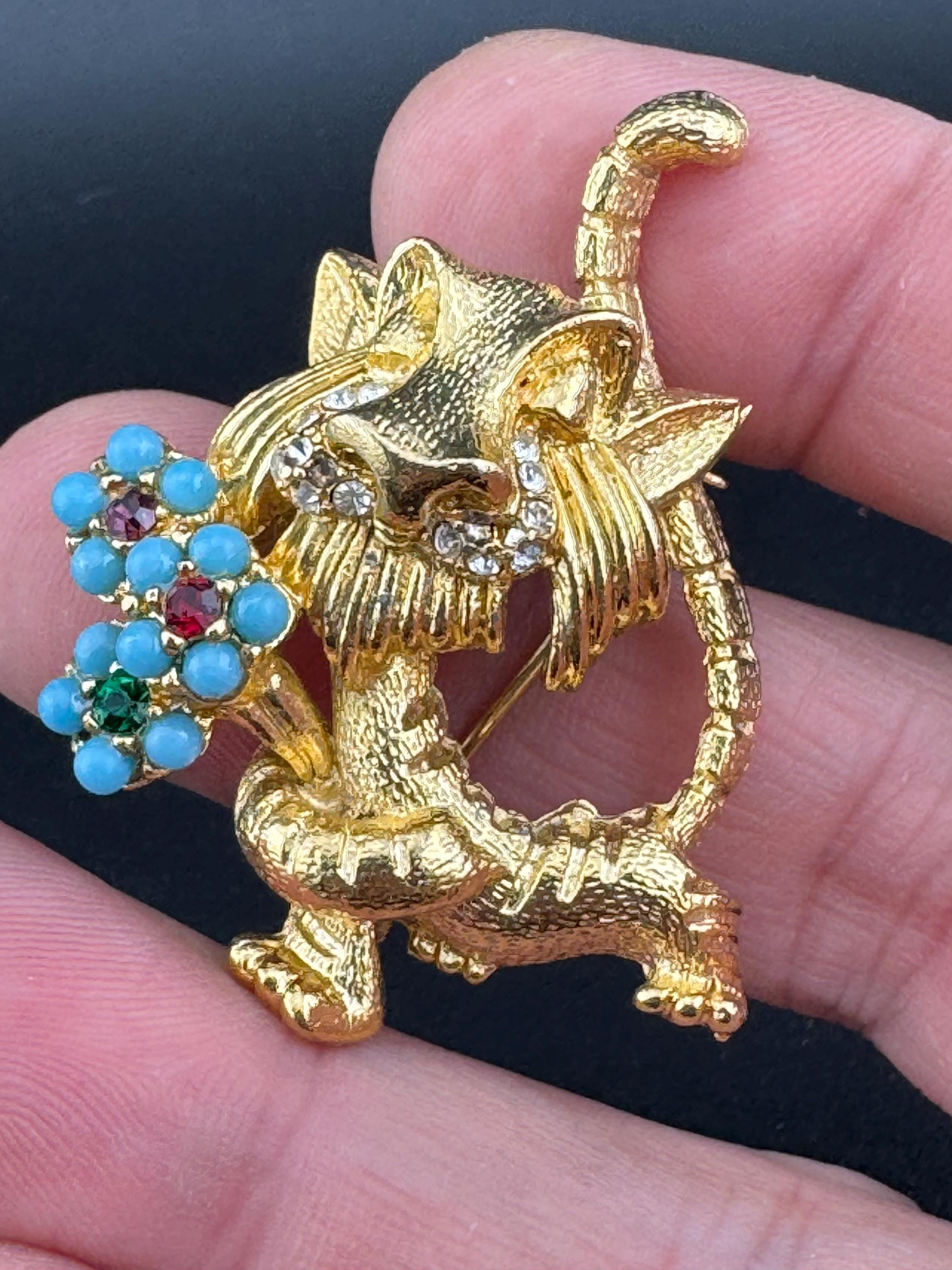 Vintage Big Cat cute stylised lion brooch gold tone with turquoise and ruby paste