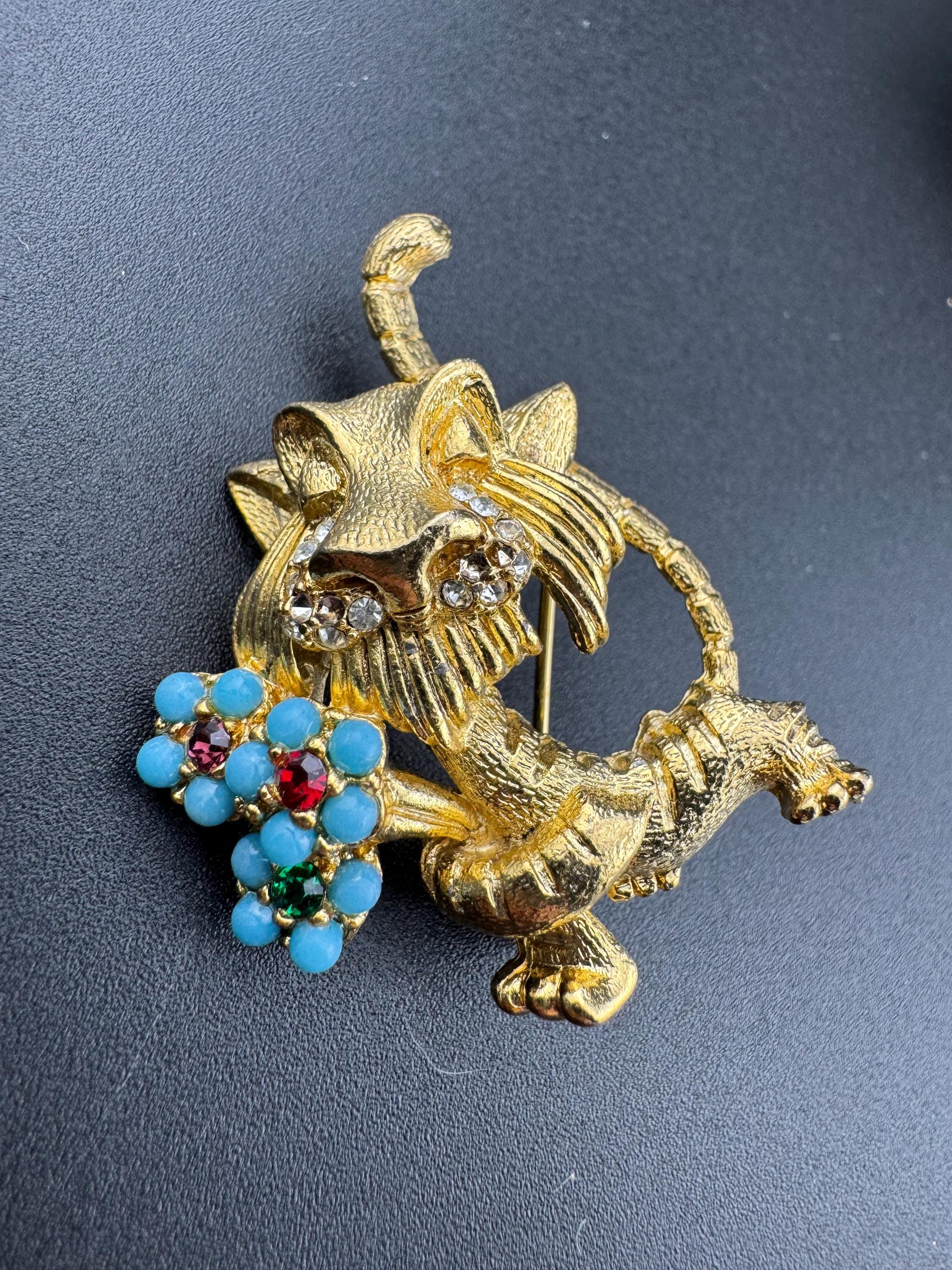 Vintage Big Cat cute stylised lion brooch gold tone with turquoise and ruby paste