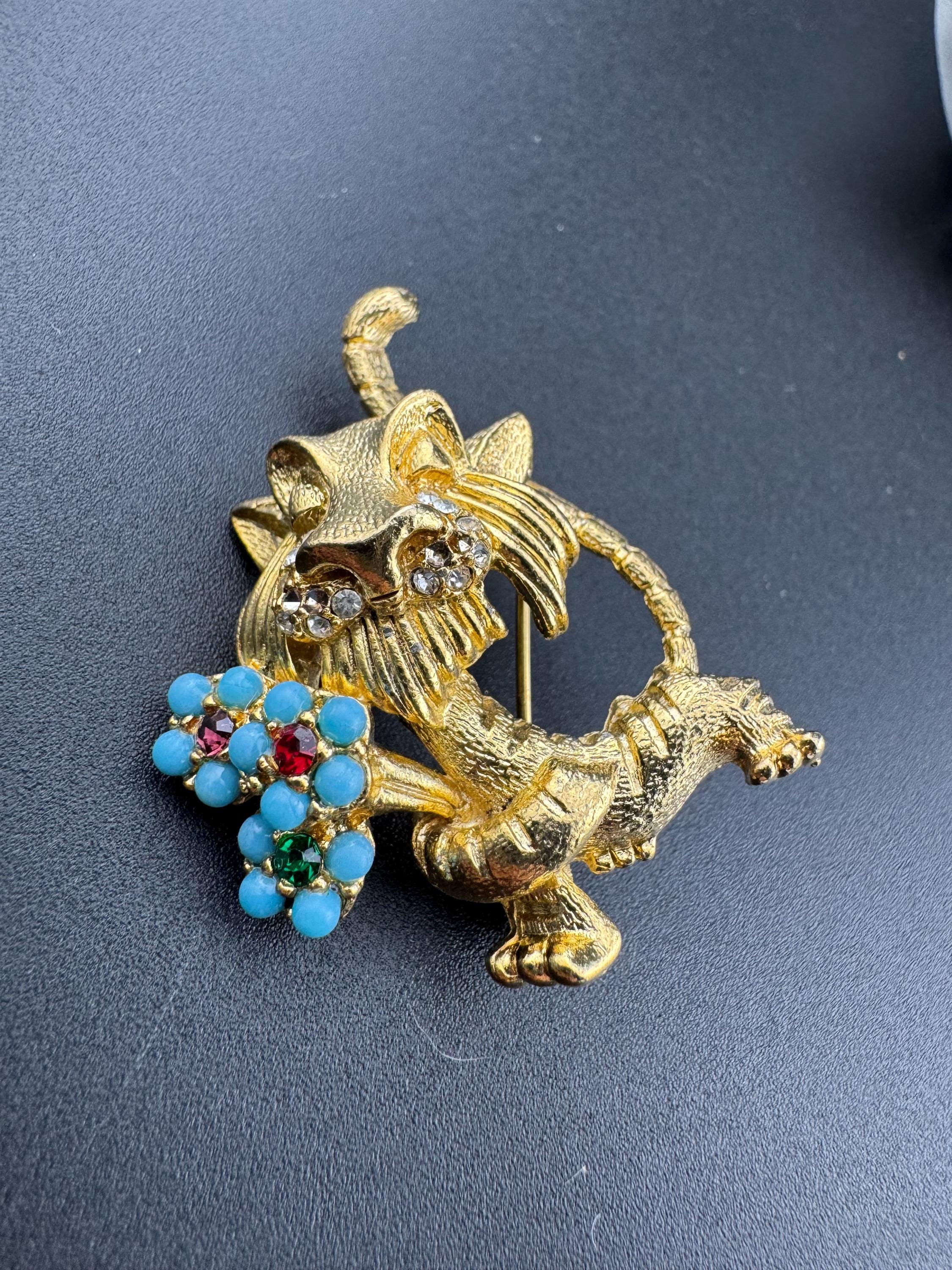 Vintage Big Cat cute stylised lion brooch gold tone with turquoise and ruby paste