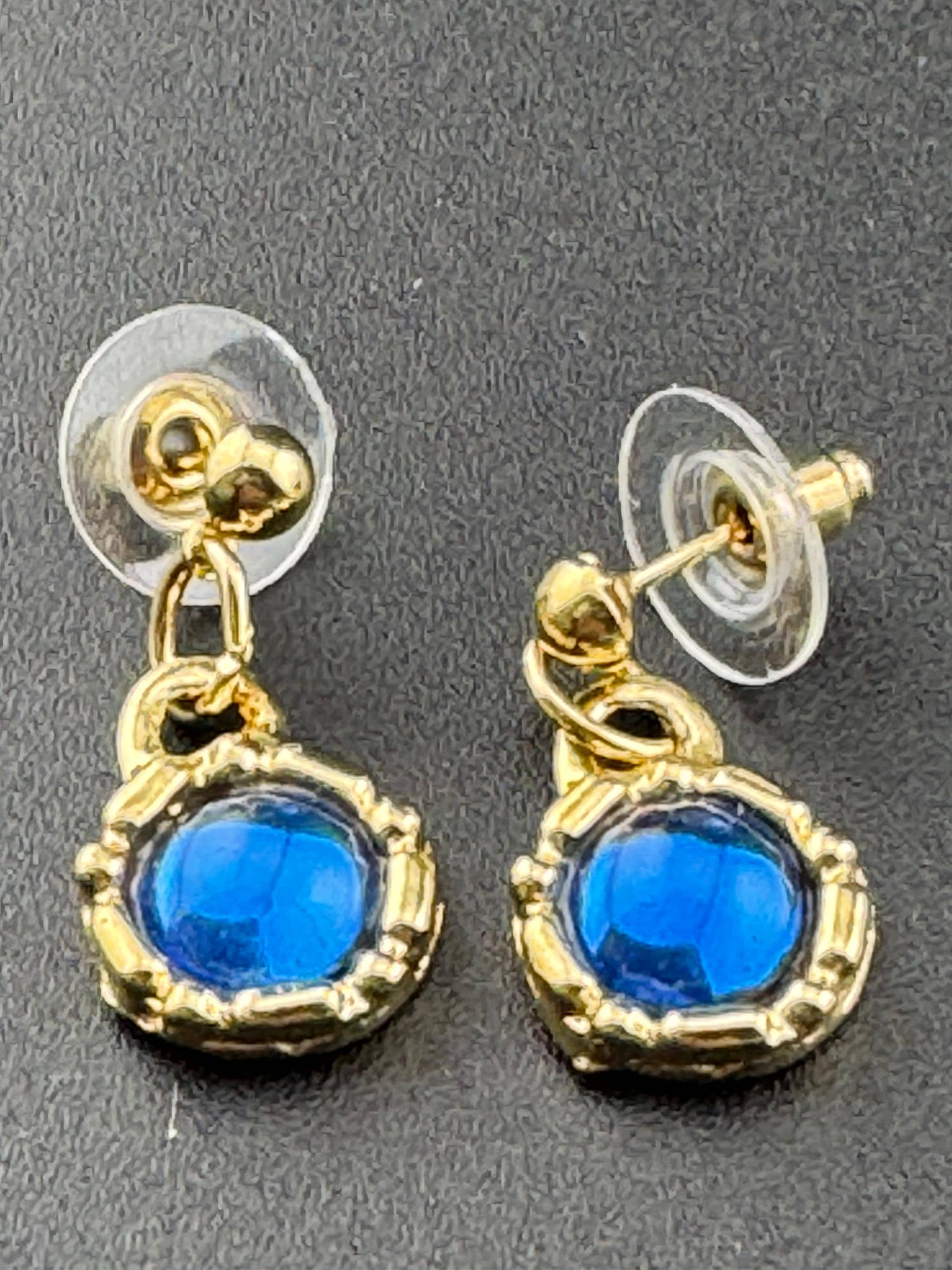 Vintage bright sapphire blue glass cabochon Etruscan style gold drop dangly earrings