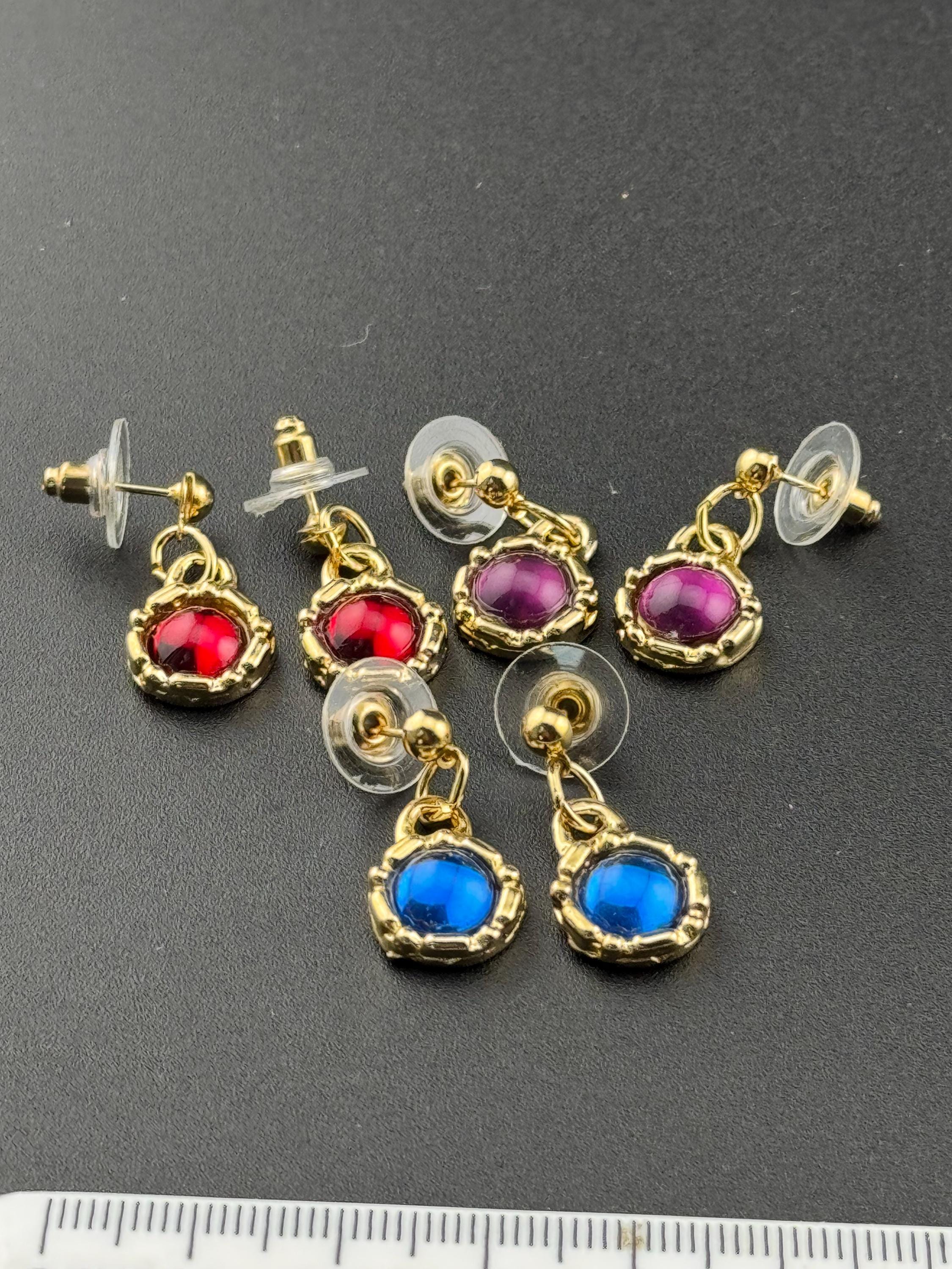 Vintage bright sapphire blue glass cabochon Etruscan style gold drop dangly earrings