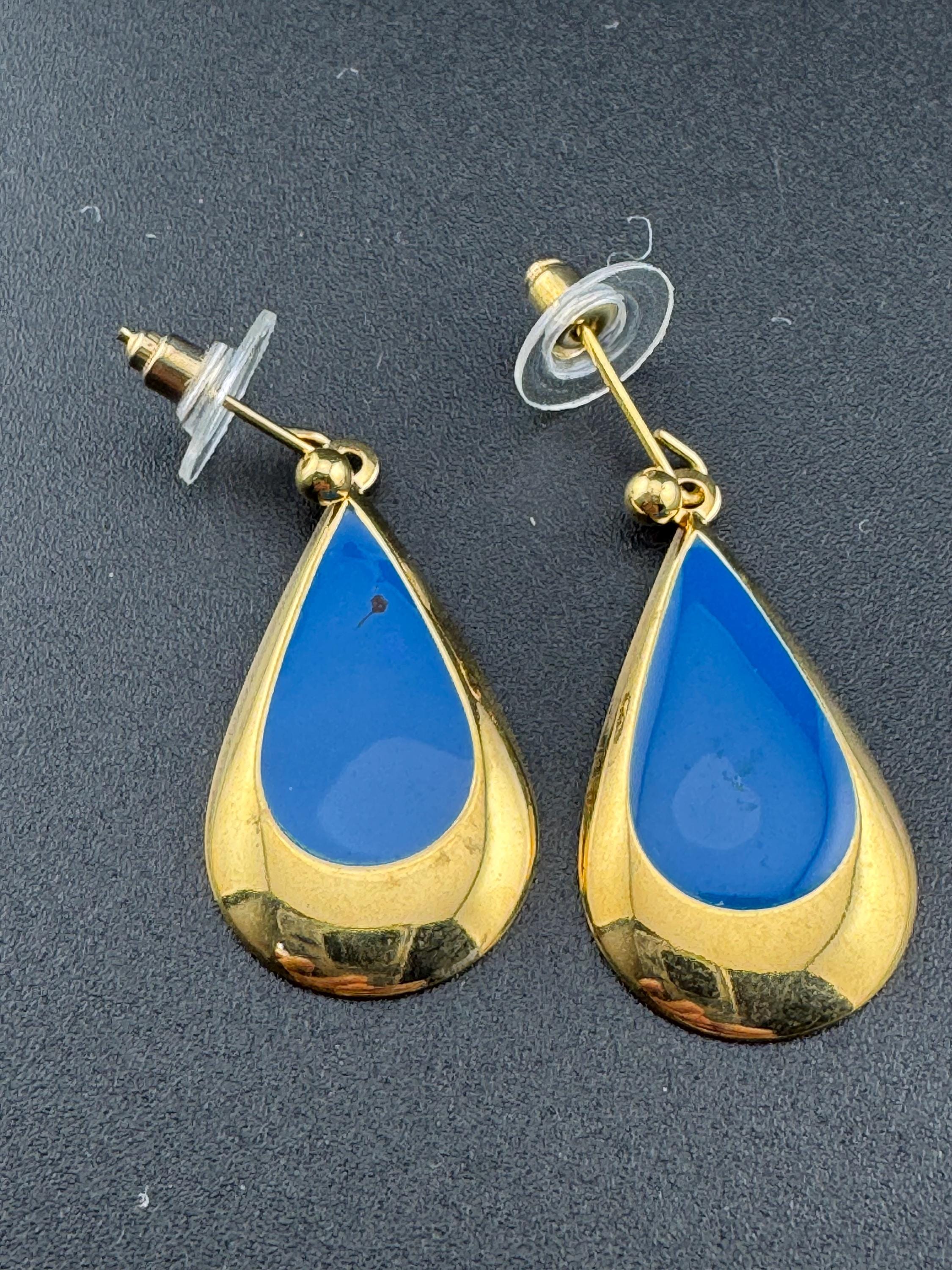 Vintage 80s blue enamel gold tone dangly drop earrings for pierced ears unworn