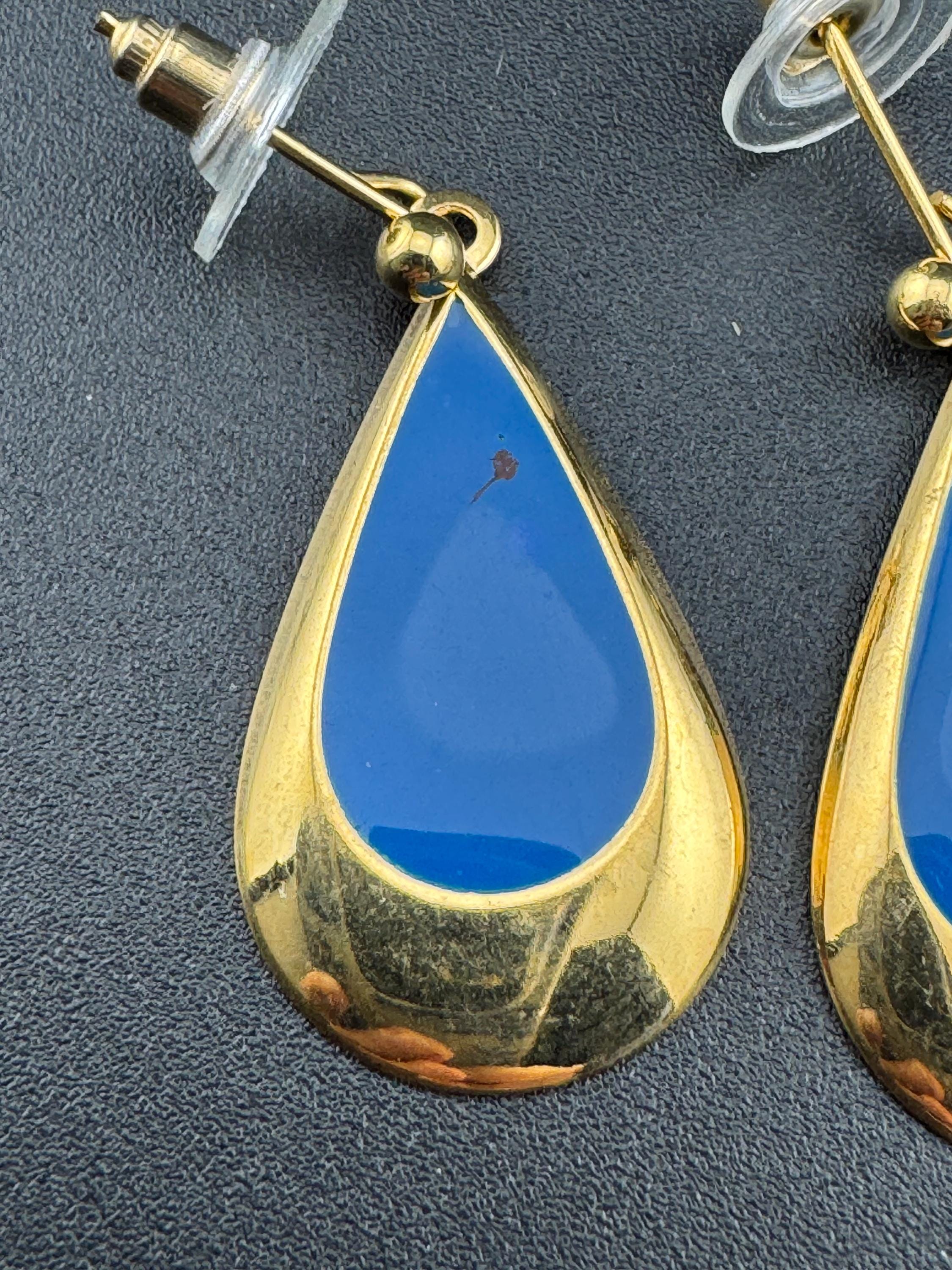 Vintage 80s blue enamel gold tone dangly drop earrings for pierced ears unworn