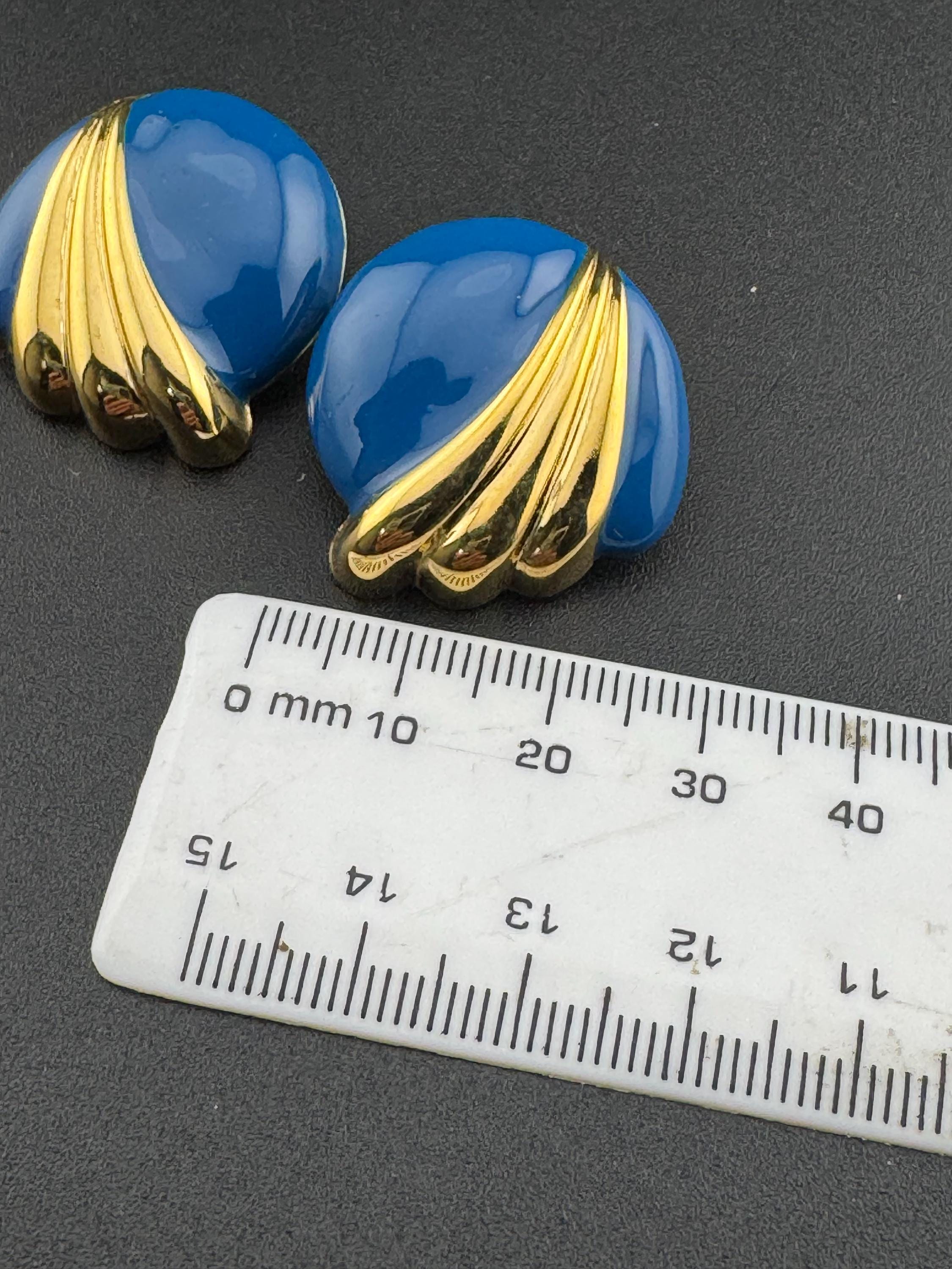 Vintage 80s bright blue enamel gold tone round button stud earrings for pierced ears unworn