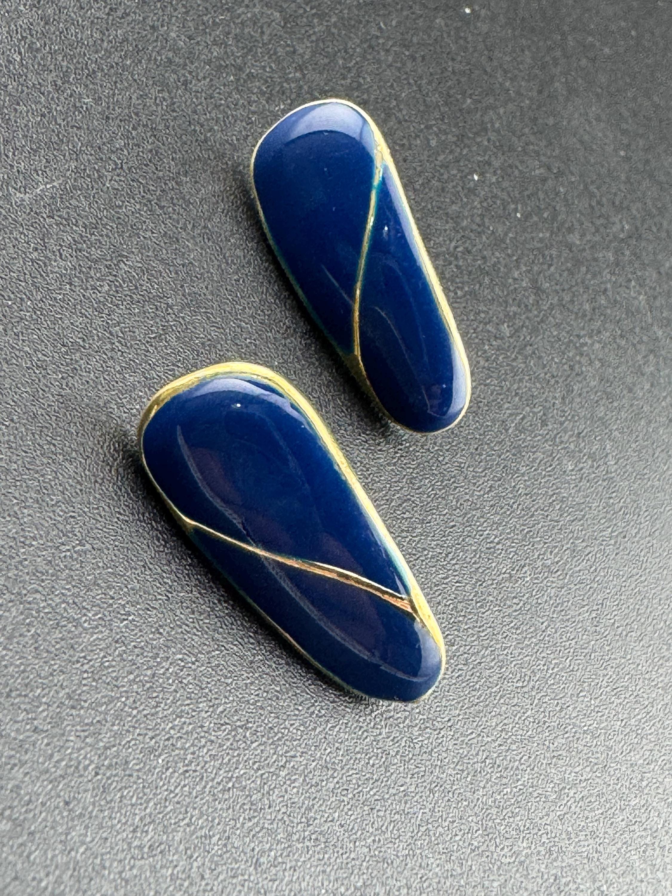 Vintage 80s dark blue enamel gold tone drop stud earrings for pierced ears preloved