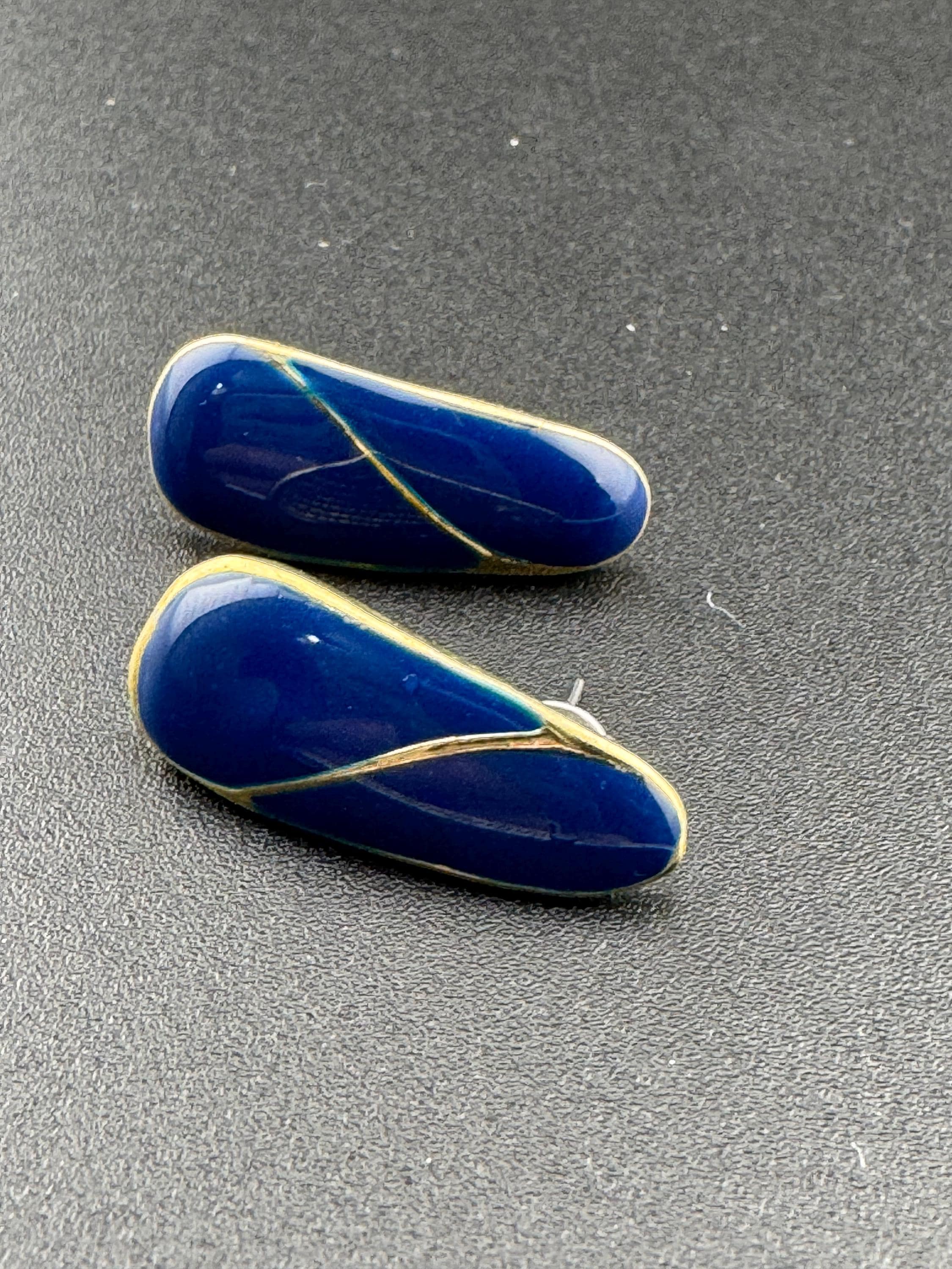 Vintage 80s dark blue enamel gold tone drop stud earrings for pierced ears preloved