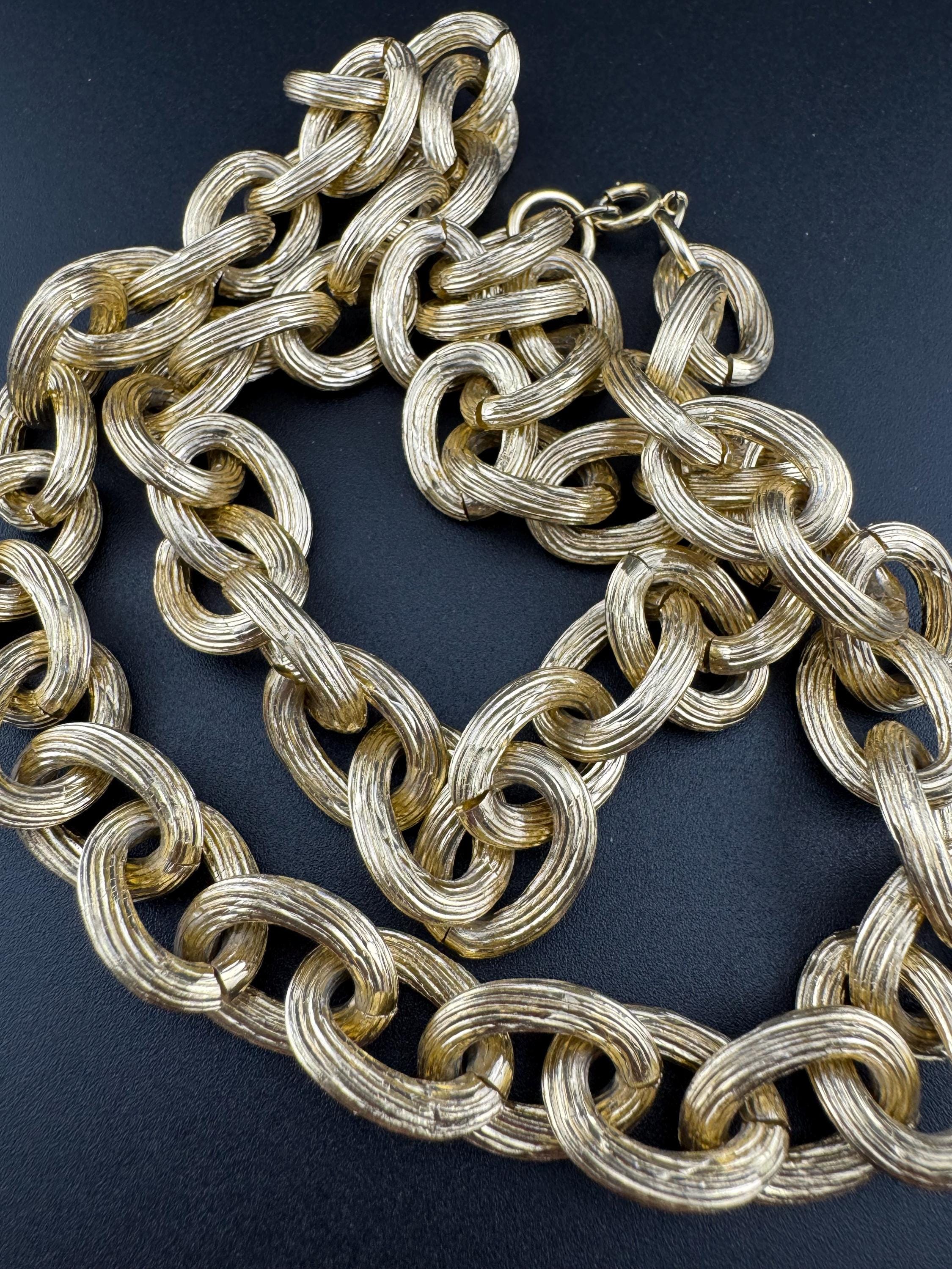 Vintage gold tone lightweight big cable link chunky metal long chain necklace 1970s