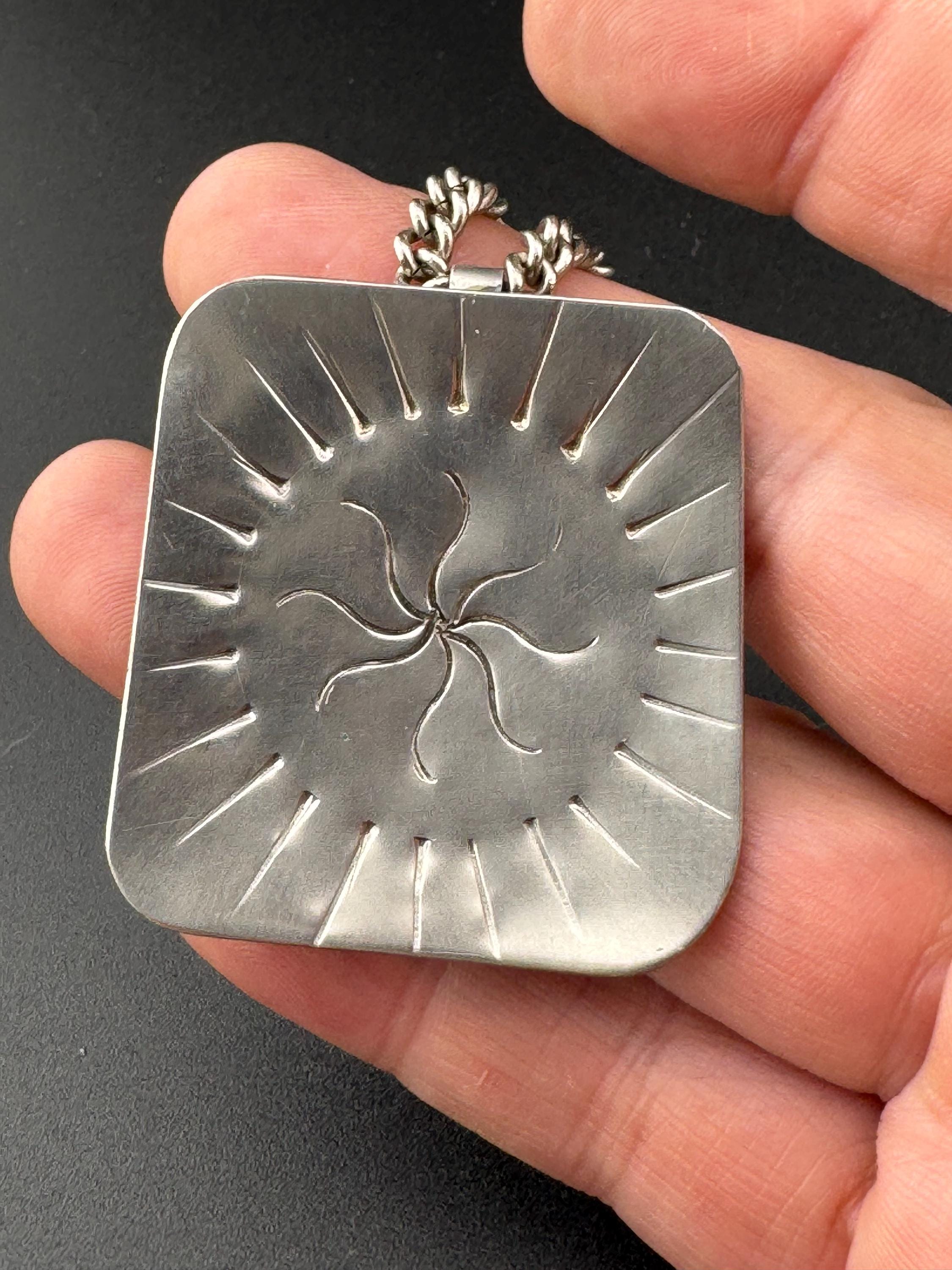 Vintage Modernist oversized etched starfish nautical silver tone stainless Steel medallion pendant necklace Mid Century 1960s 1970s