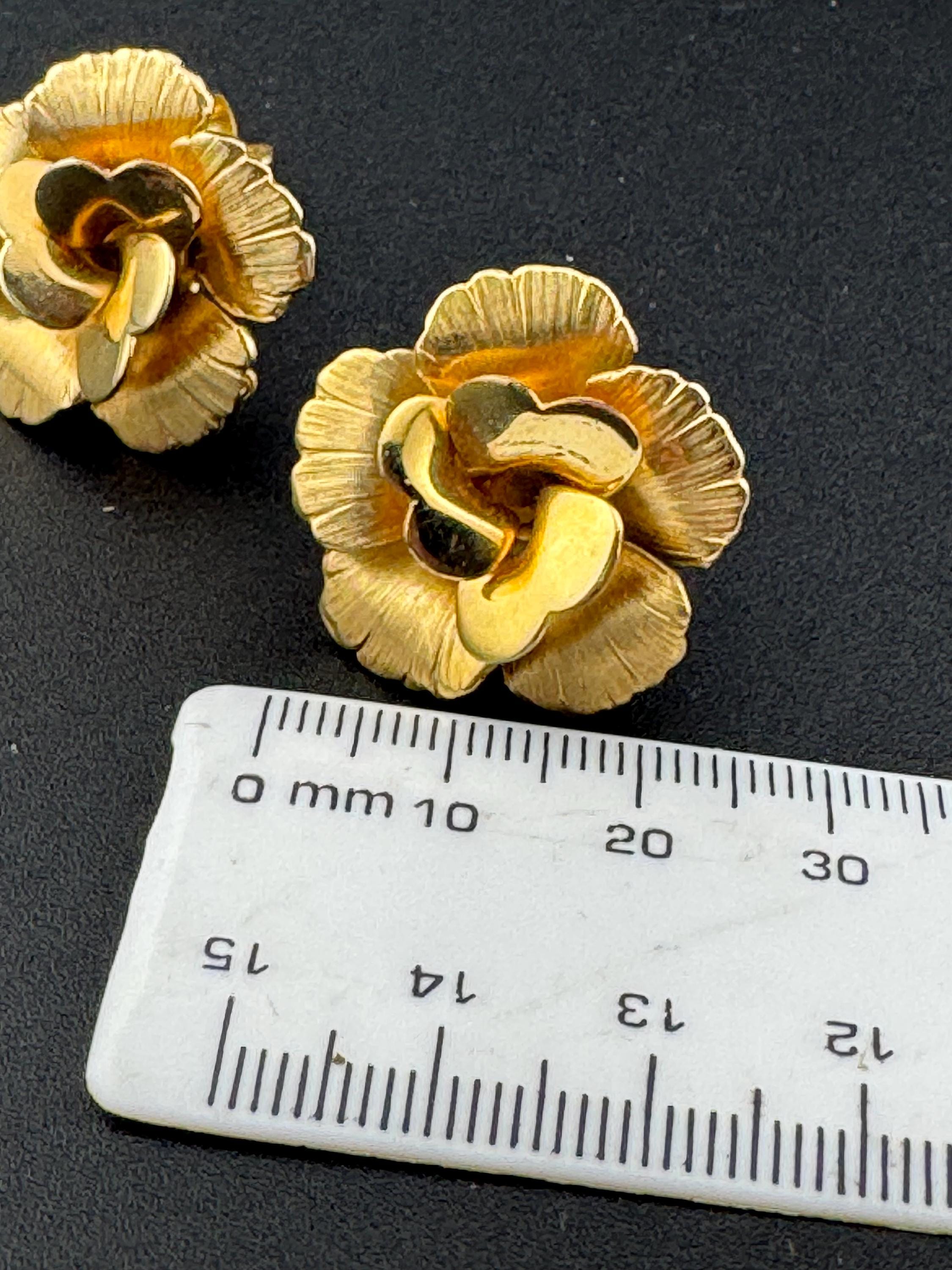 Signed giovanni Vintage mid century floral roses clip On stud Earrings gold Tone