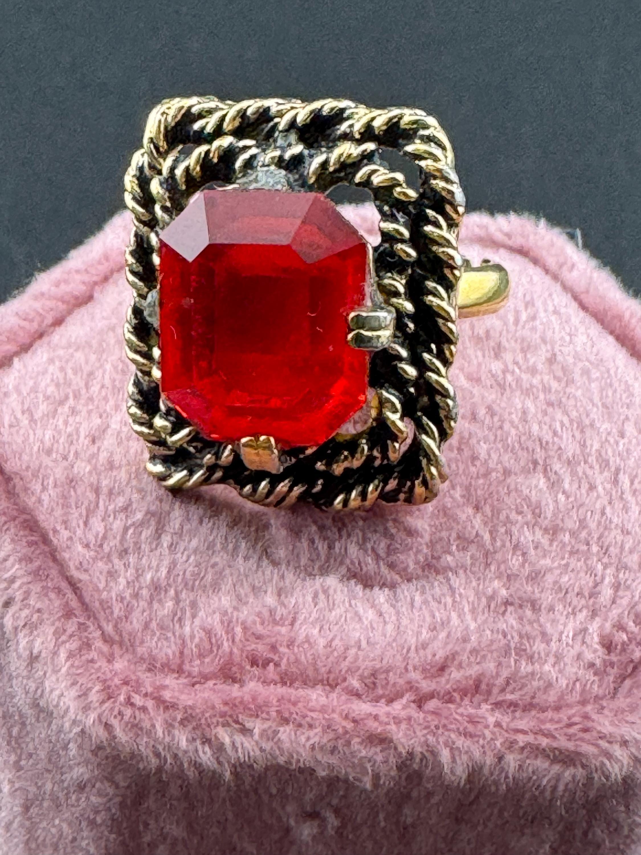 Signed sarah Coventry 1969 Majorca range gold tone red crystal rhinestone adjustable cocktail ring size M N O