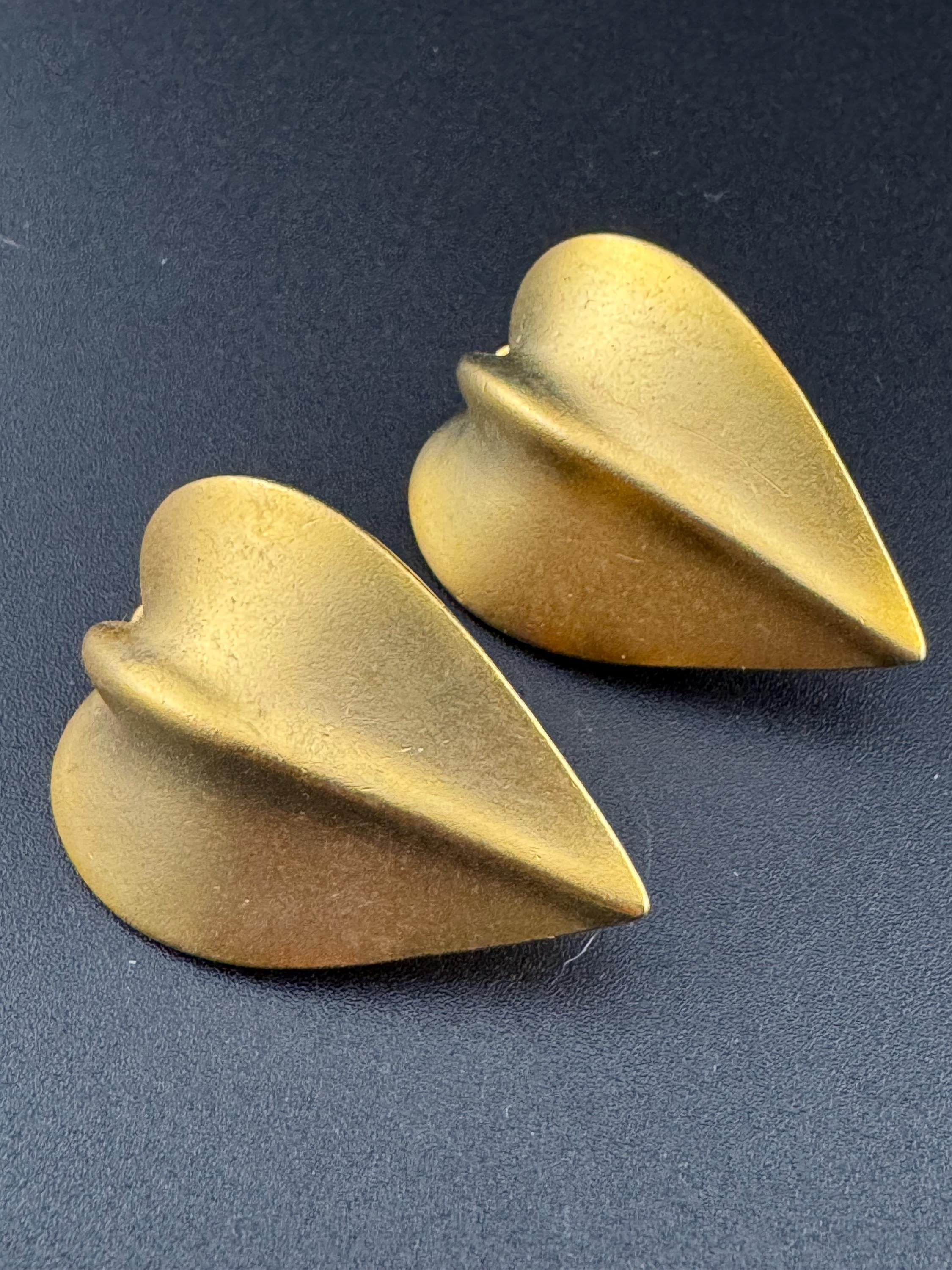 Retro 3cm abstract leaf clip on earrings  Matt gold tone