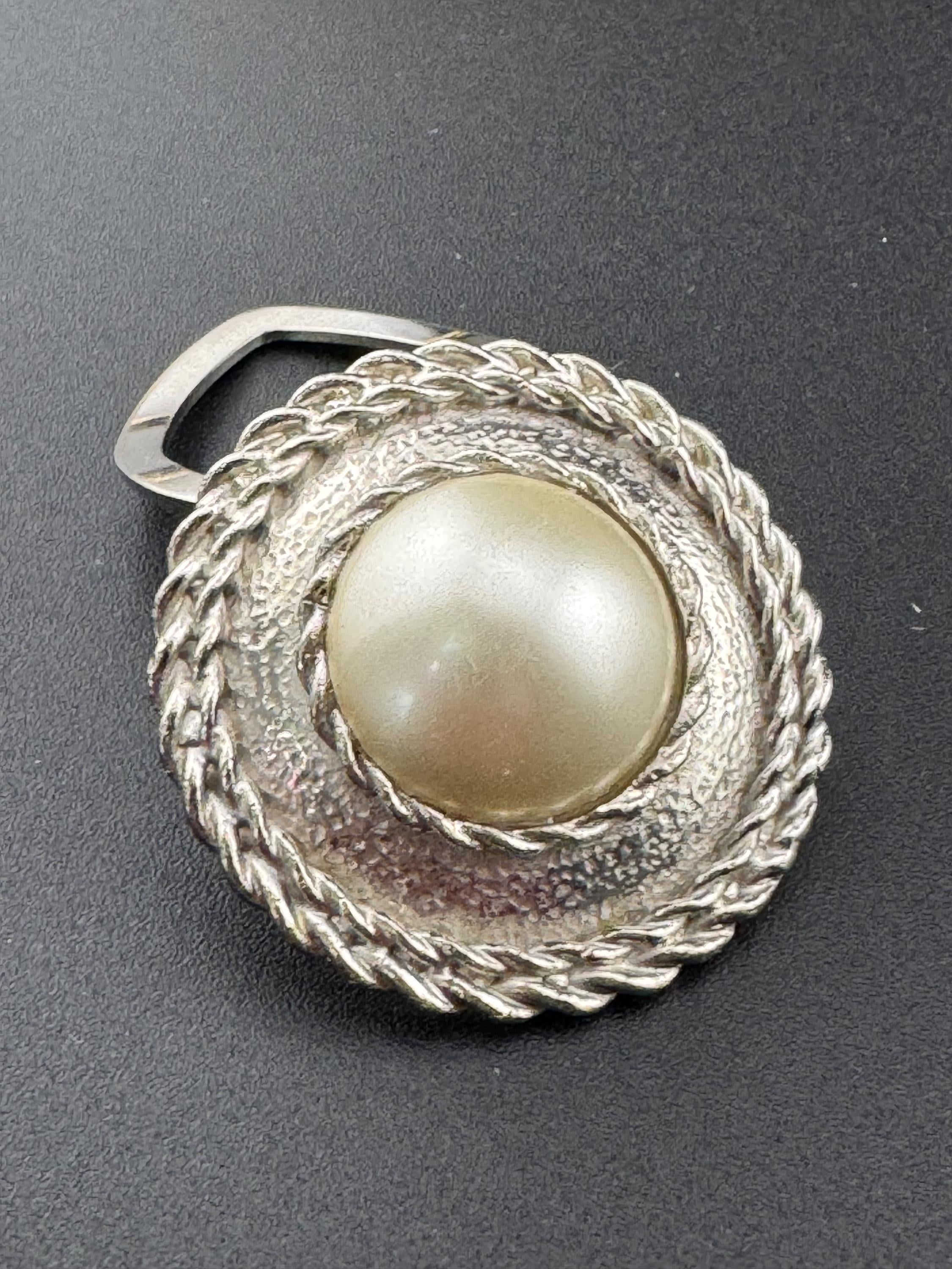 True vintage silver tone nautical rope edge round faux pearl cabochon Scarf Clip ring old shop stock nautical style