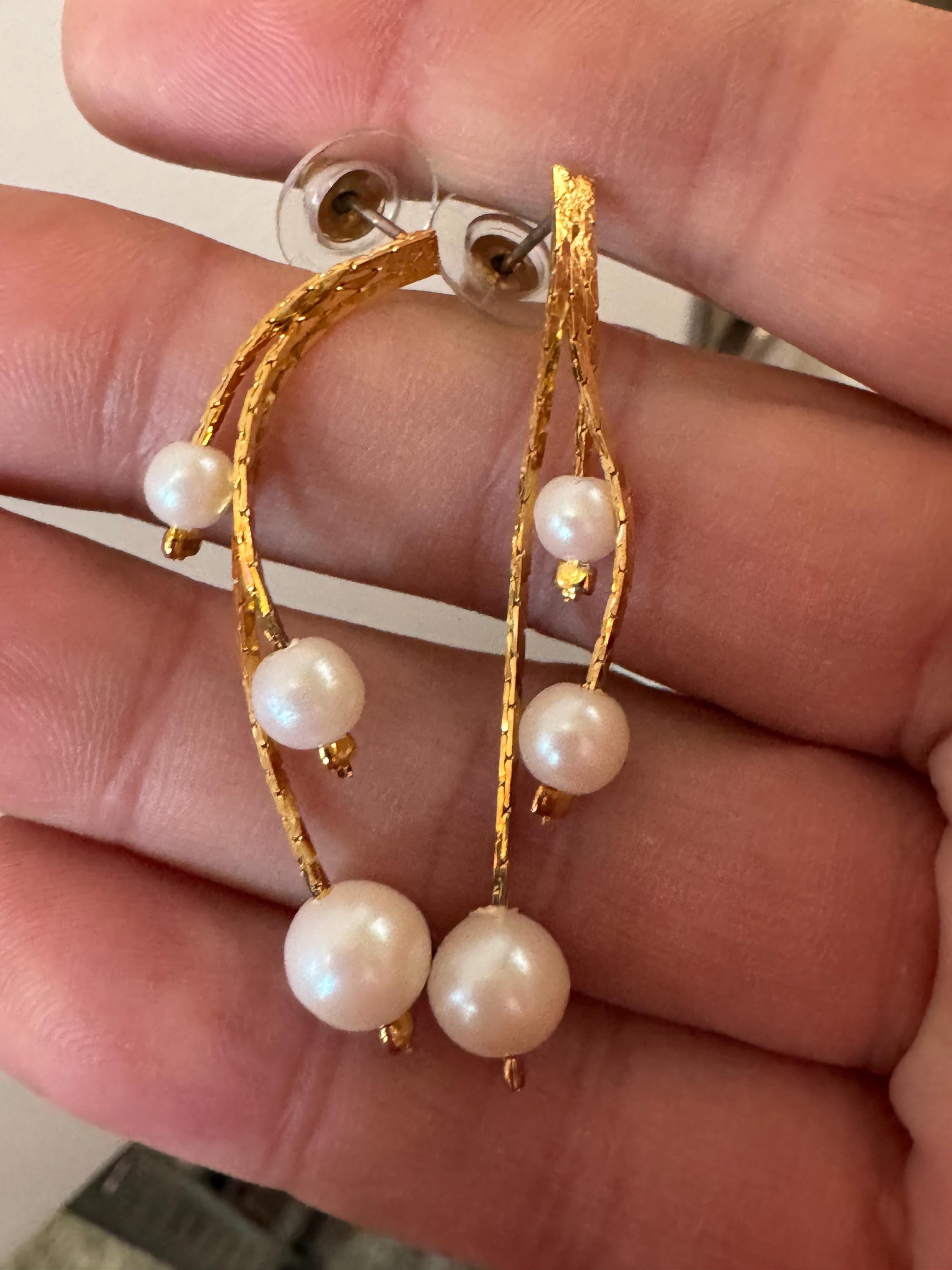 Vintage gold plated faux pearl ball bead dainty triple chain dangly drop earrings 1970s 80s 4.5cm