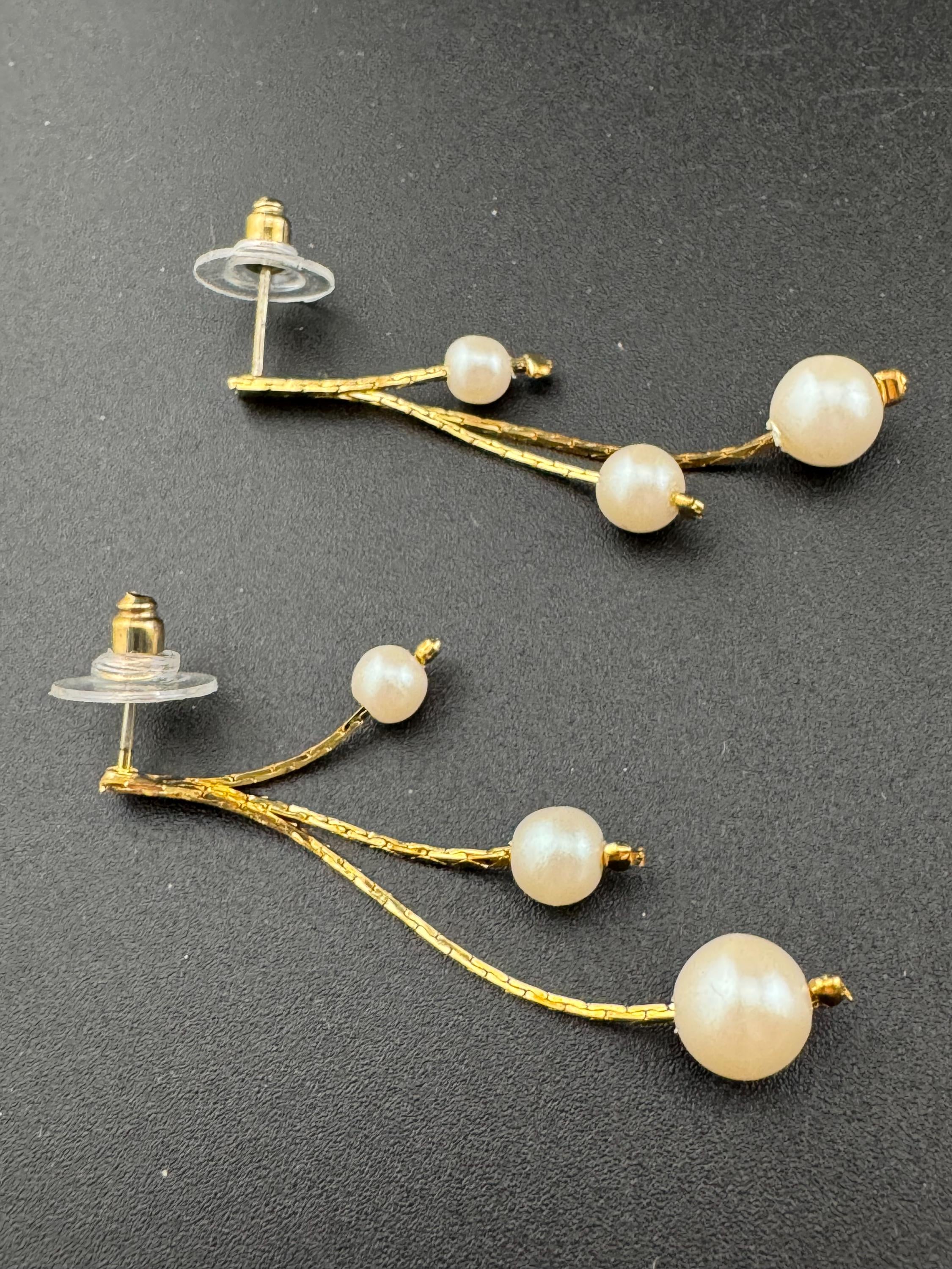 Vintage gold plated faux pearl ball bead dainty triple chain dangly drop earrings 1970s 80s 4.5cm