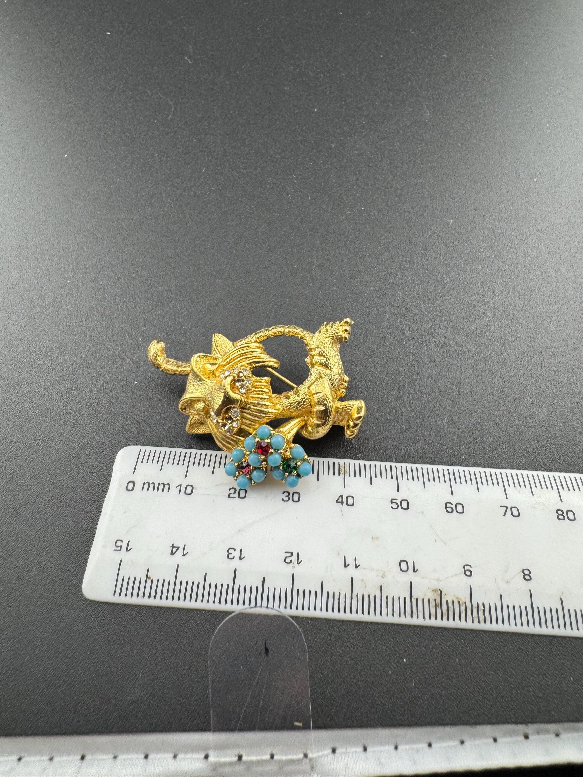 Vintage Big Cat cute stylised lion brooch gold tone with turquoise and ruby paste