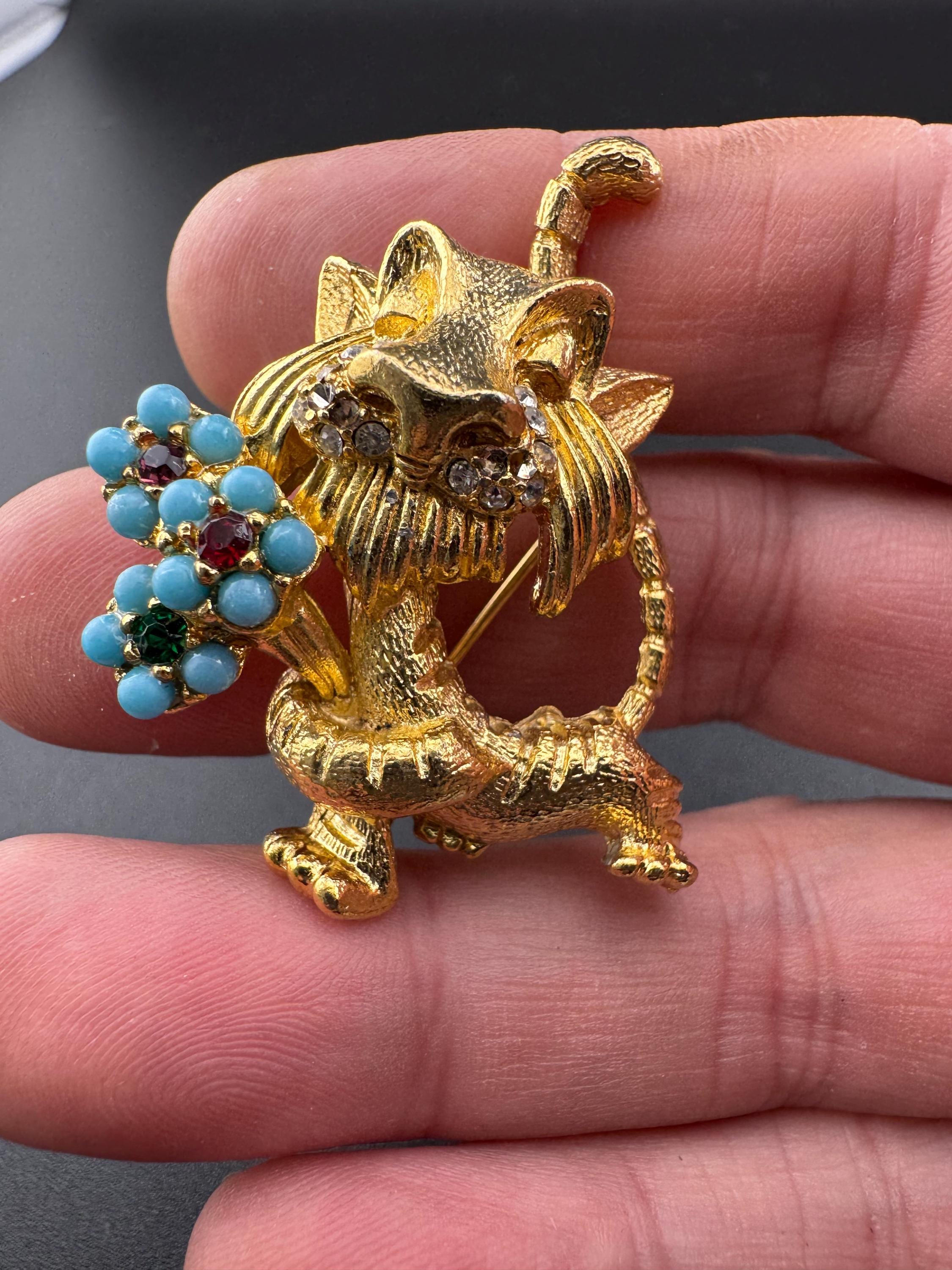 Vintage Big Cat cute stylised lion brooch gold tone with turquoise and ruby paste