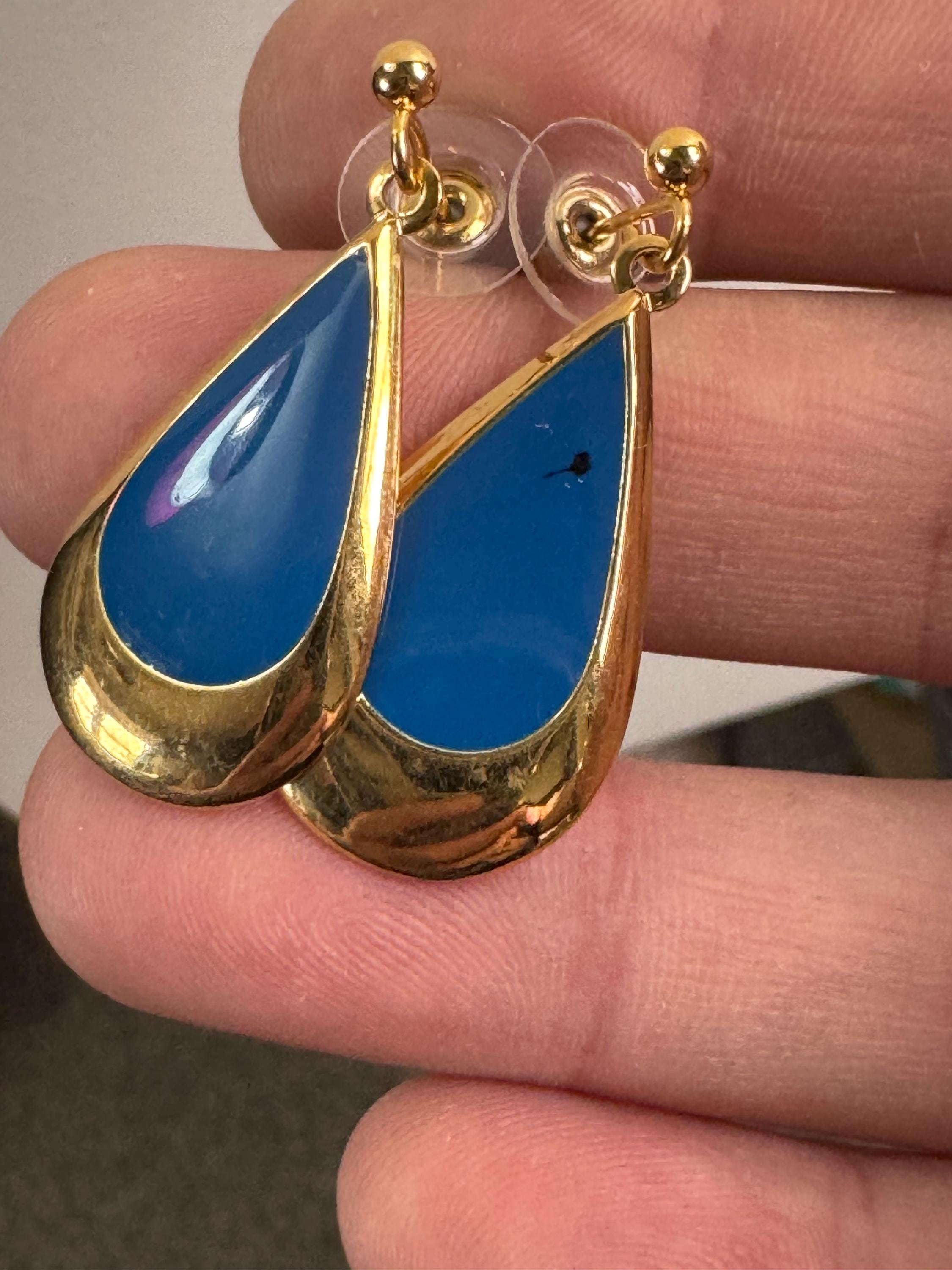 Vintage 80s blue enamel gold tone dangly drop earrings for pierced ears unworn