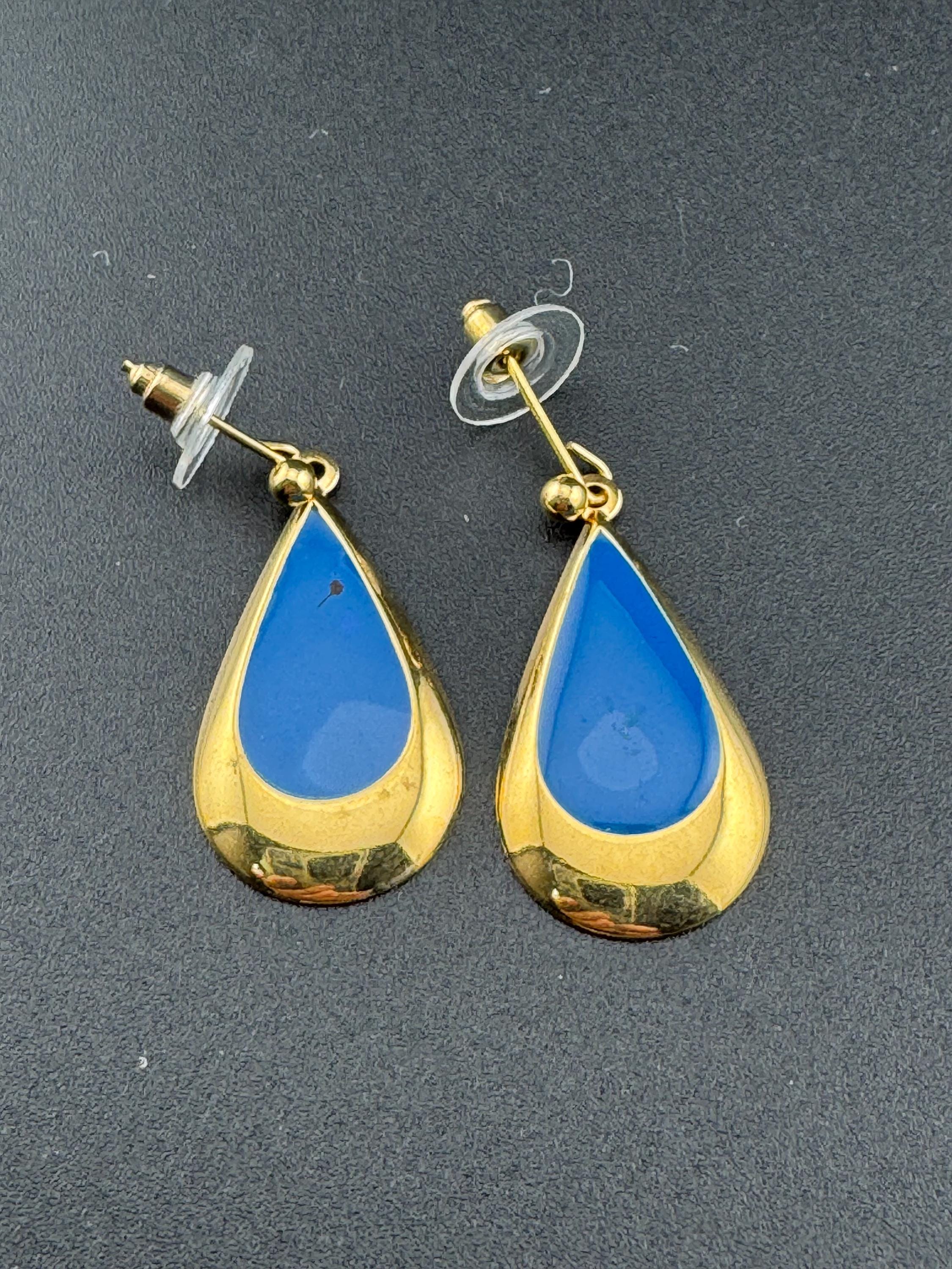 Vintage 80s blue enamel gold tone dangly drop earrings for pierced ears unworn