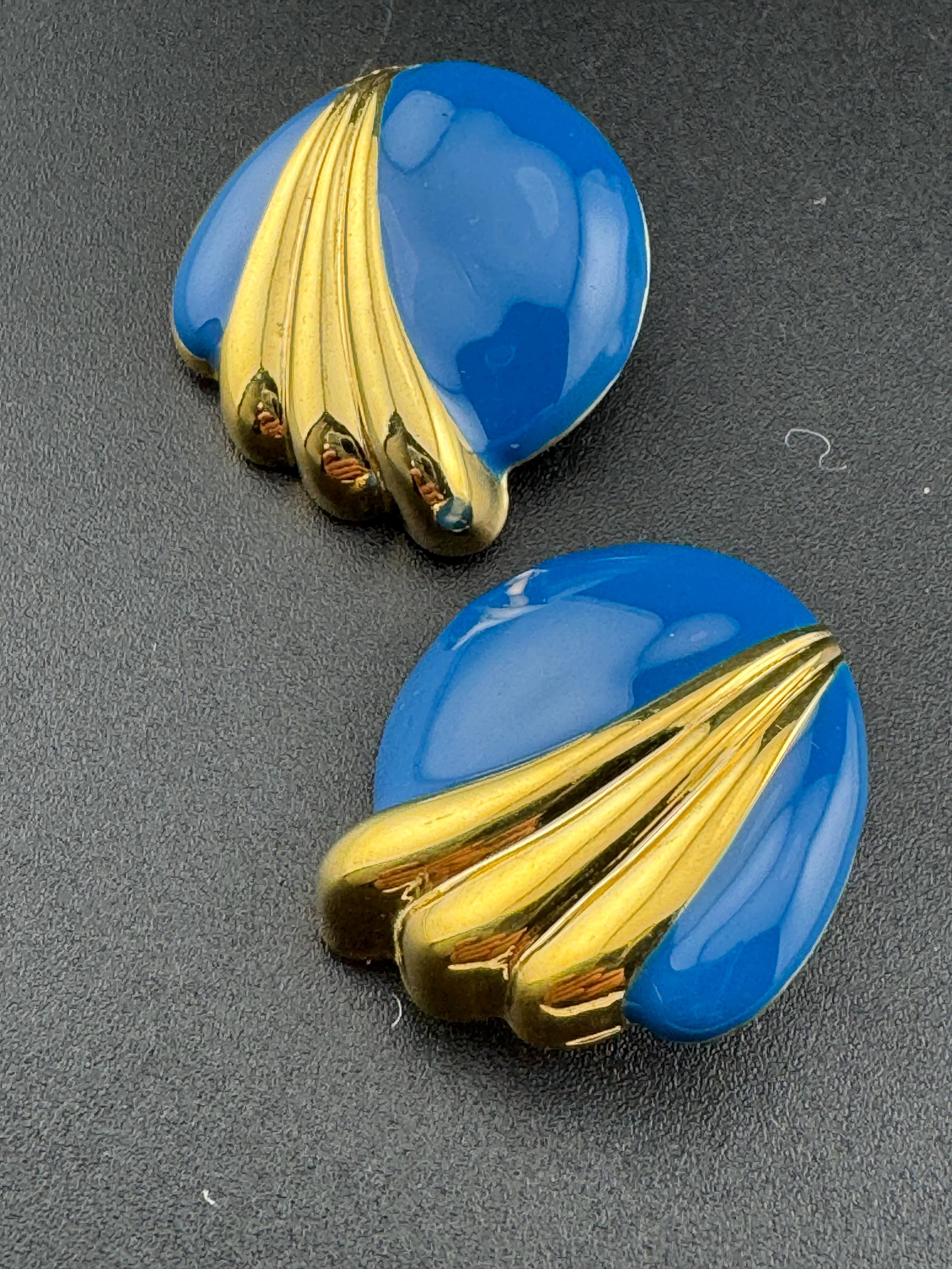 Vintage 80s bright blue enamel gold tone round button stud earrings for pierced ears unworn