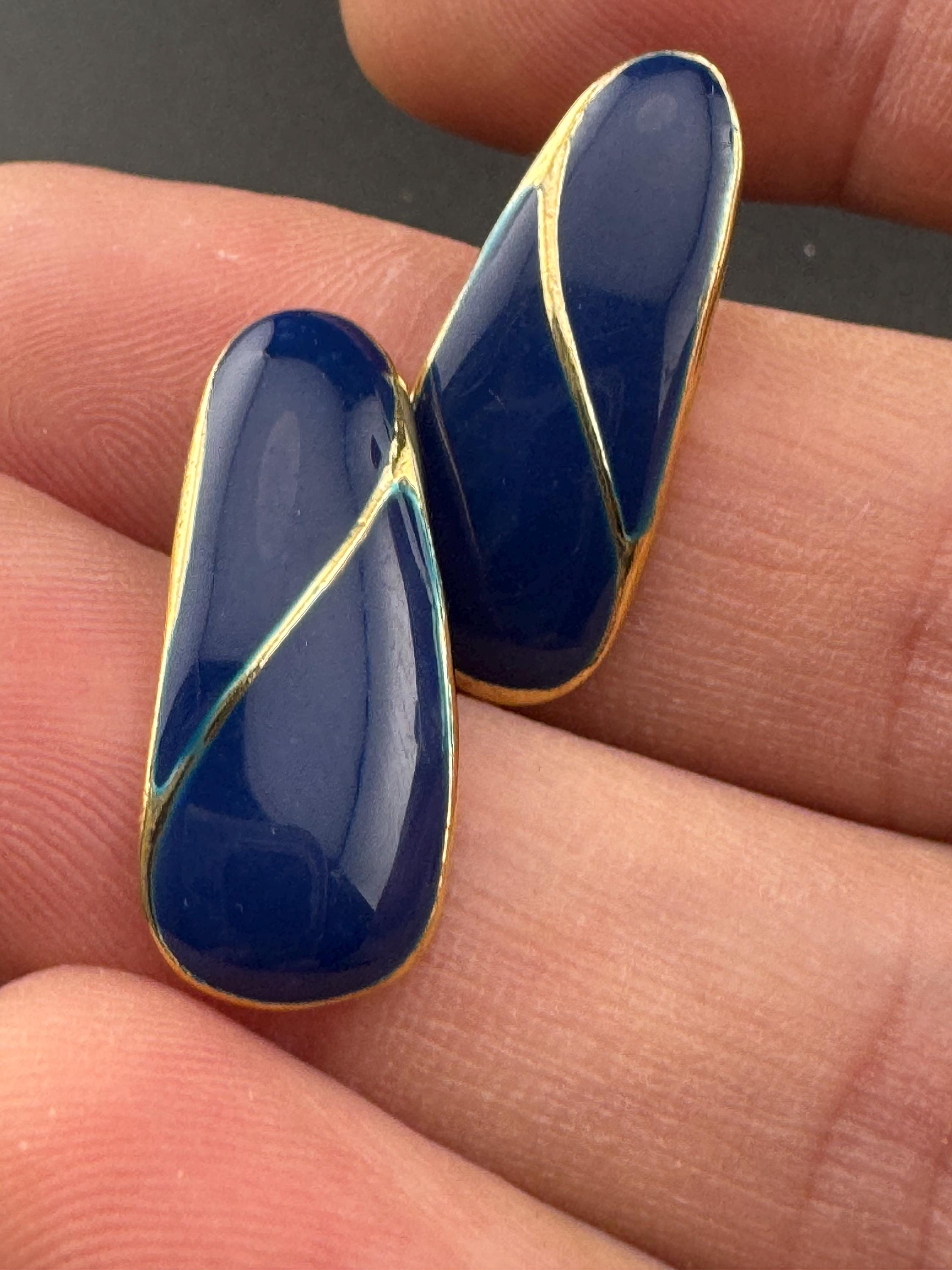 Vintage 80s dark blue enamel gold tone drop stud earrings for pierced ears preloved