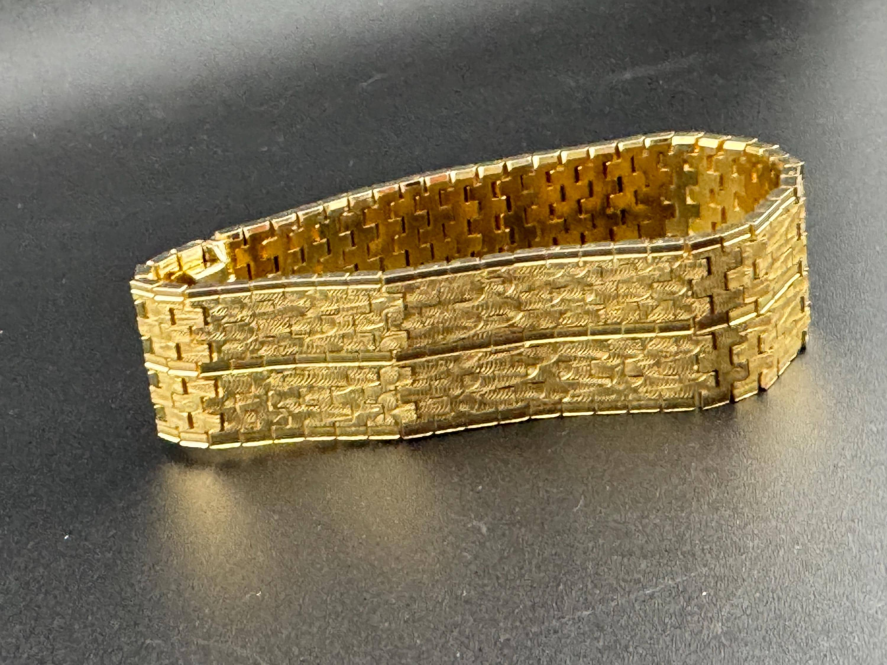 1970s articulated flat stamped Italy plaque gold plated cuff wrap bracelet 20 x 2cm Italian style good condition