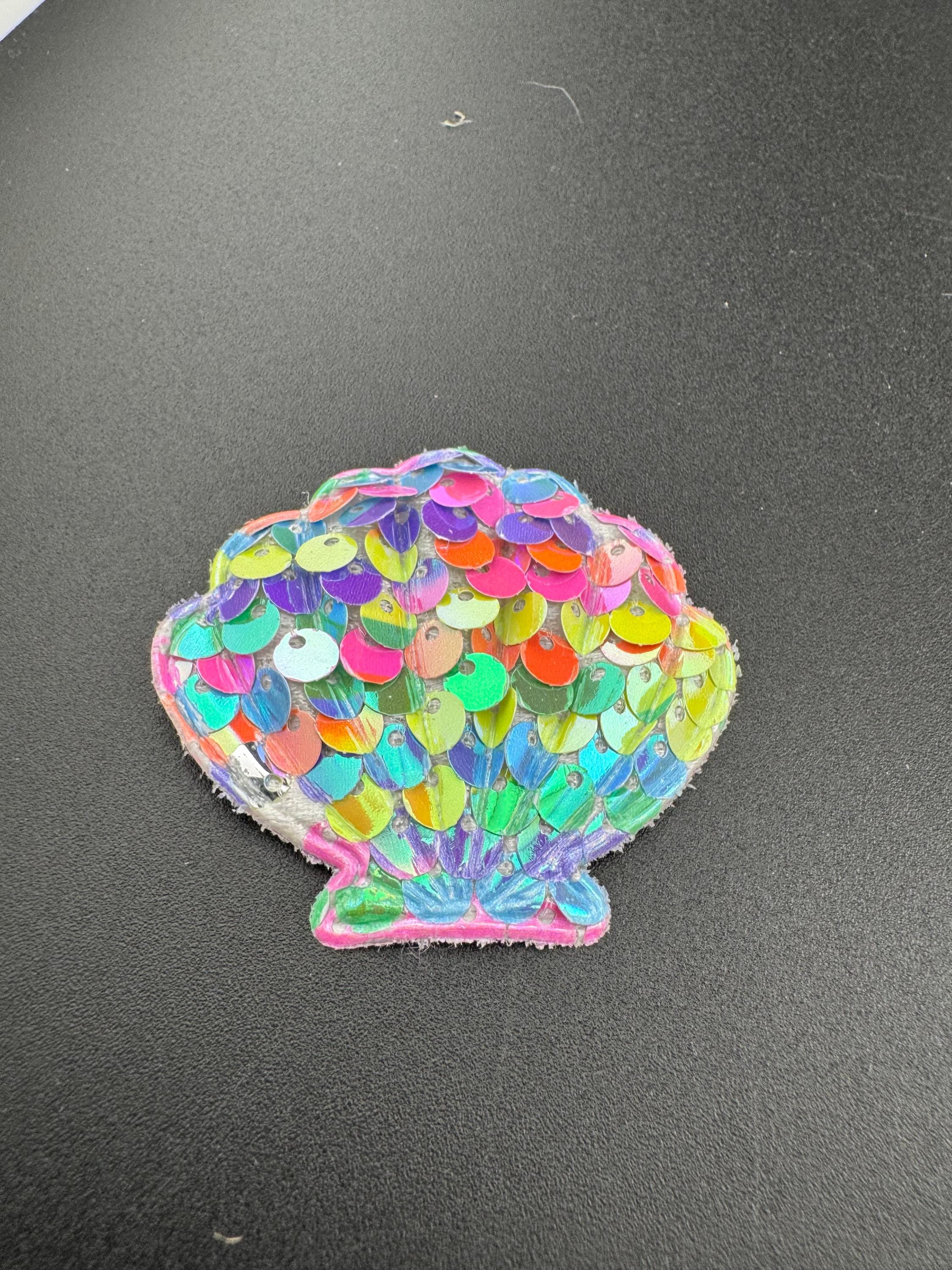 1 x pastel rainbow sequin Sew On Nautical sea scallop sea shell sequinned Patch 4.5cm x 5cm sewing craft appliqué