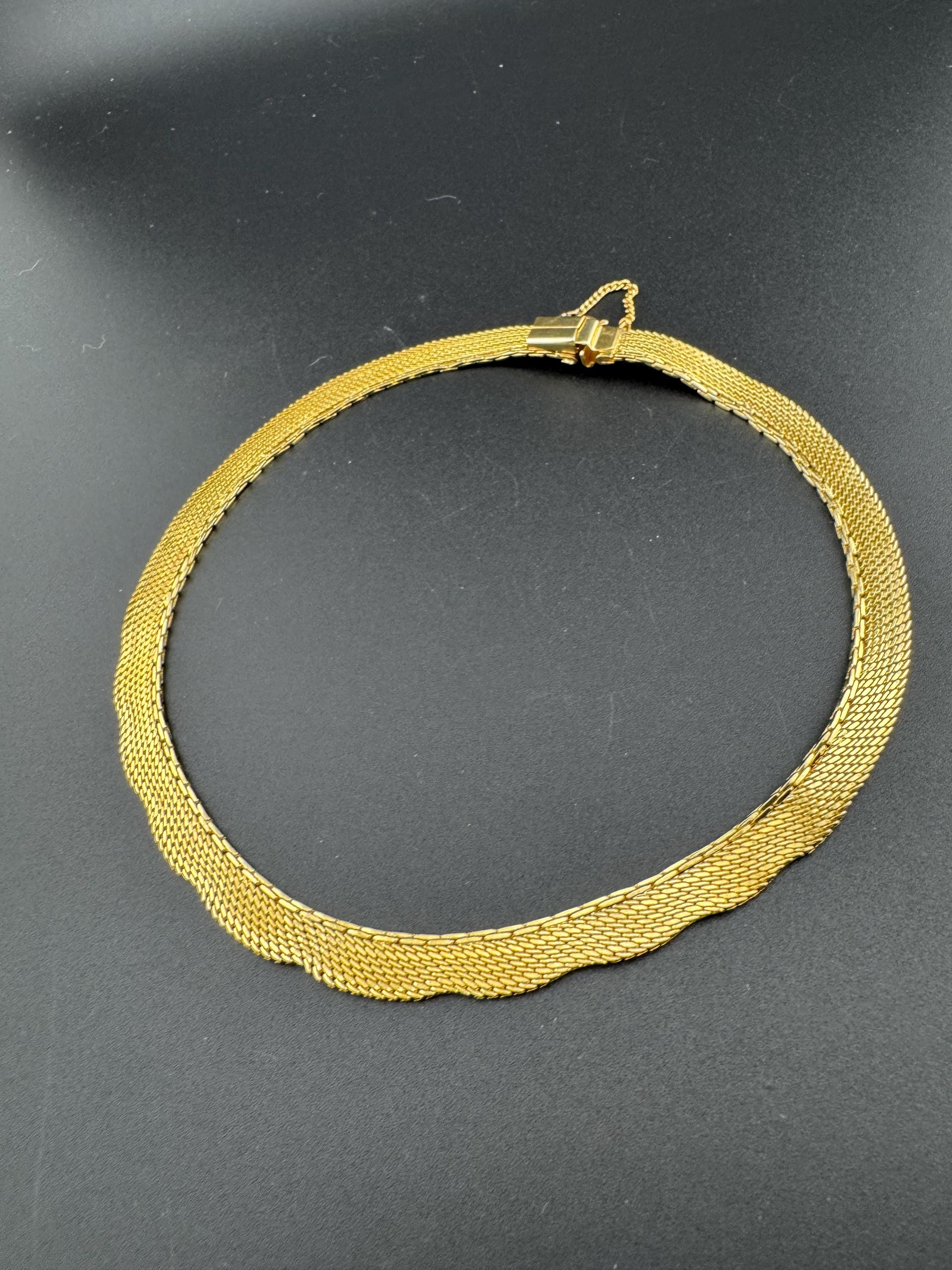 Vintage gold tone modernist design wide mesh choker necklace scalloped