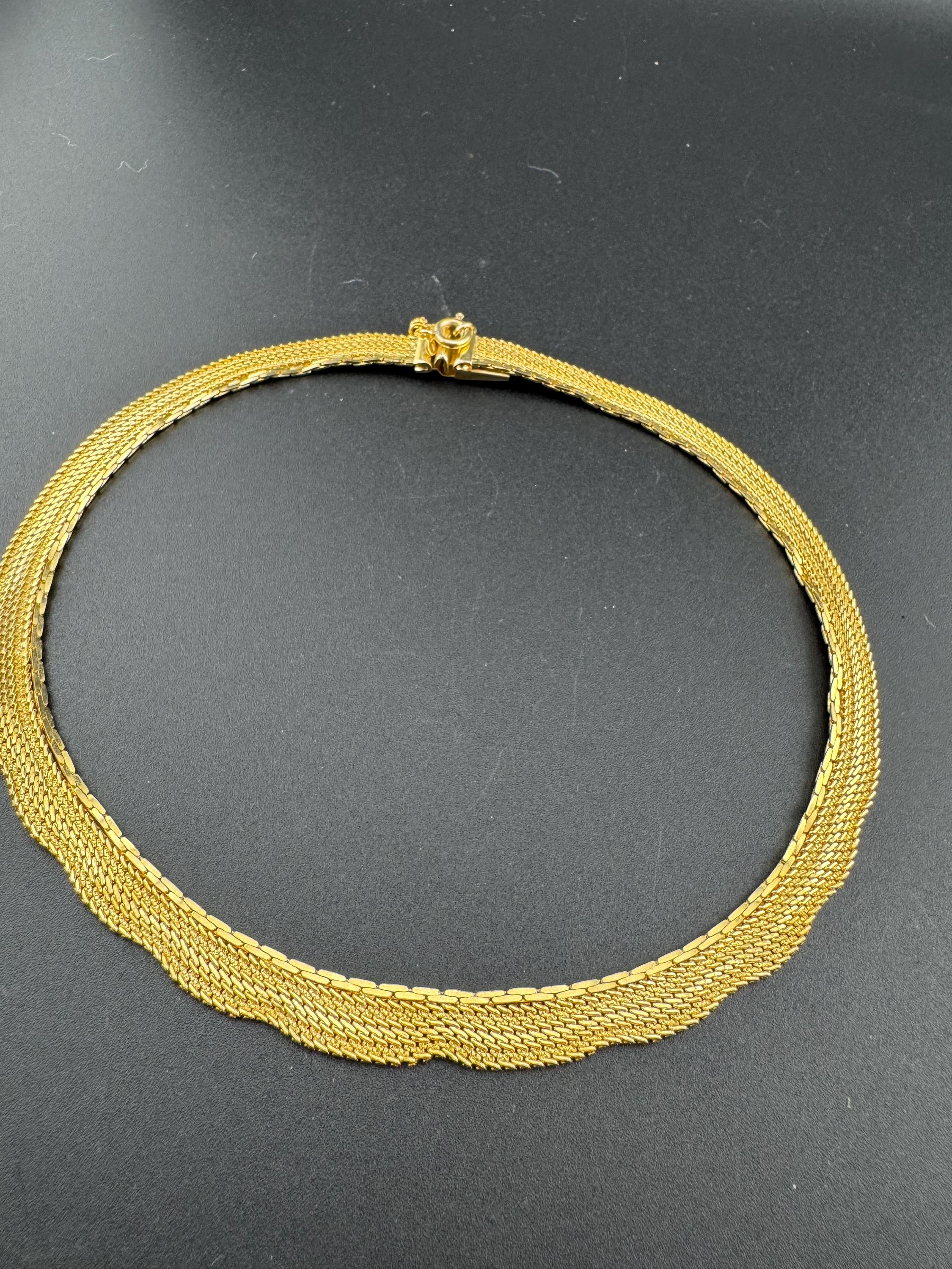 Vintage gold tone modernist design wide mesh choker necklace scalloped