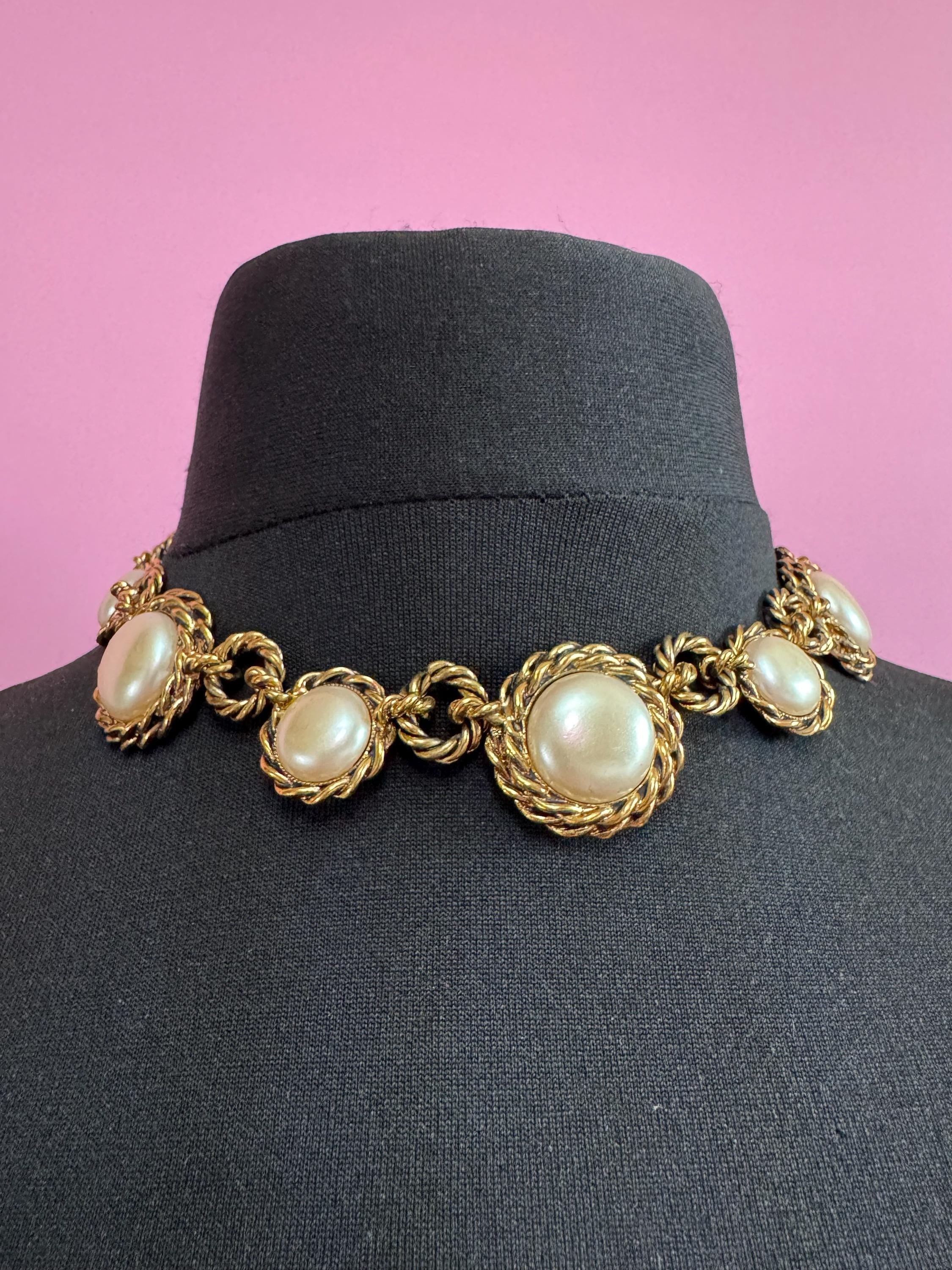 Vintage heavy antique dark gold tone and cream faux pearl panel rope twist link choker necklace 43cm