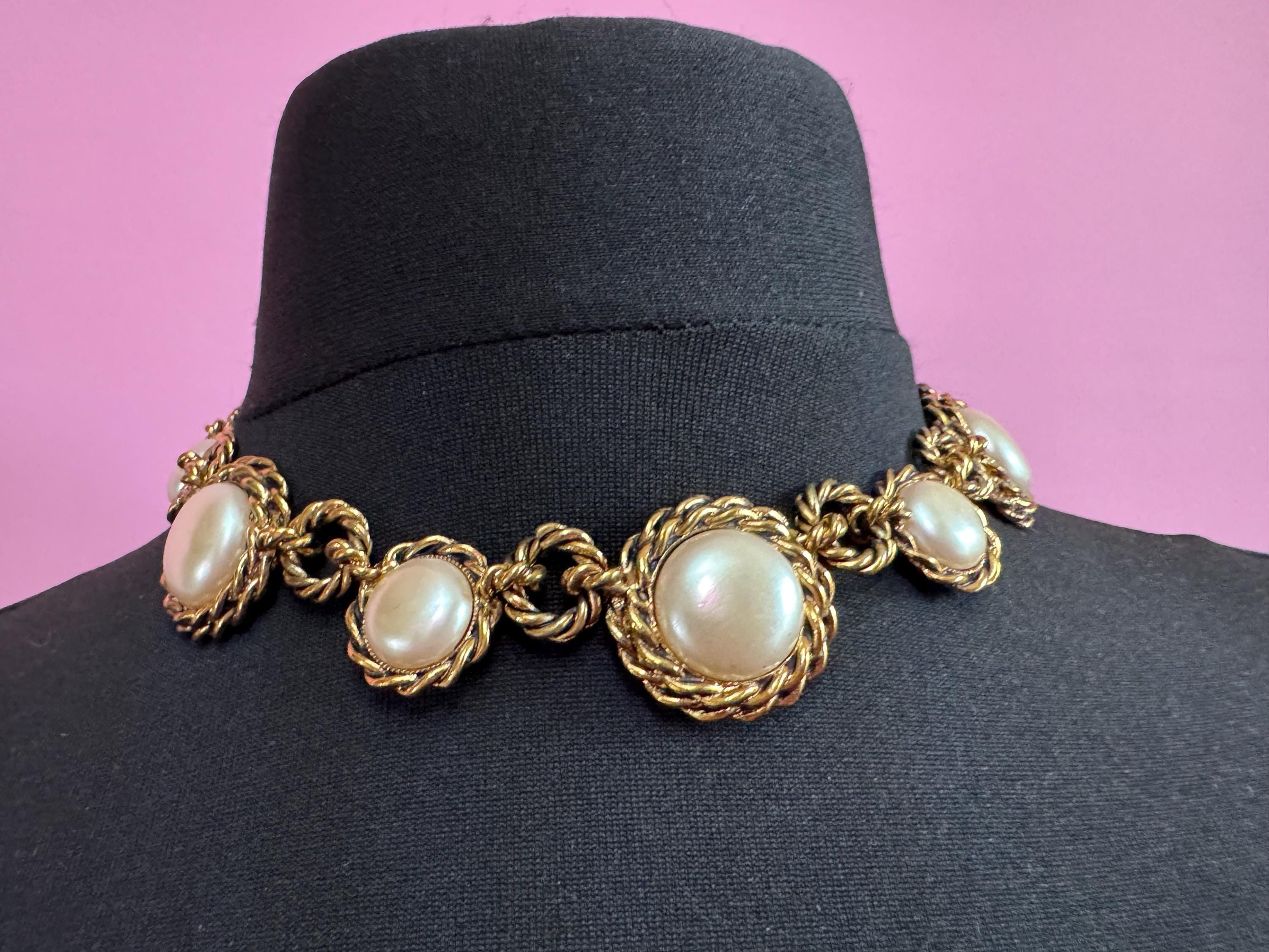 Vintage heavy antique dark gold tone and cream faux pearl panel rope twist link choker necklace 43cm