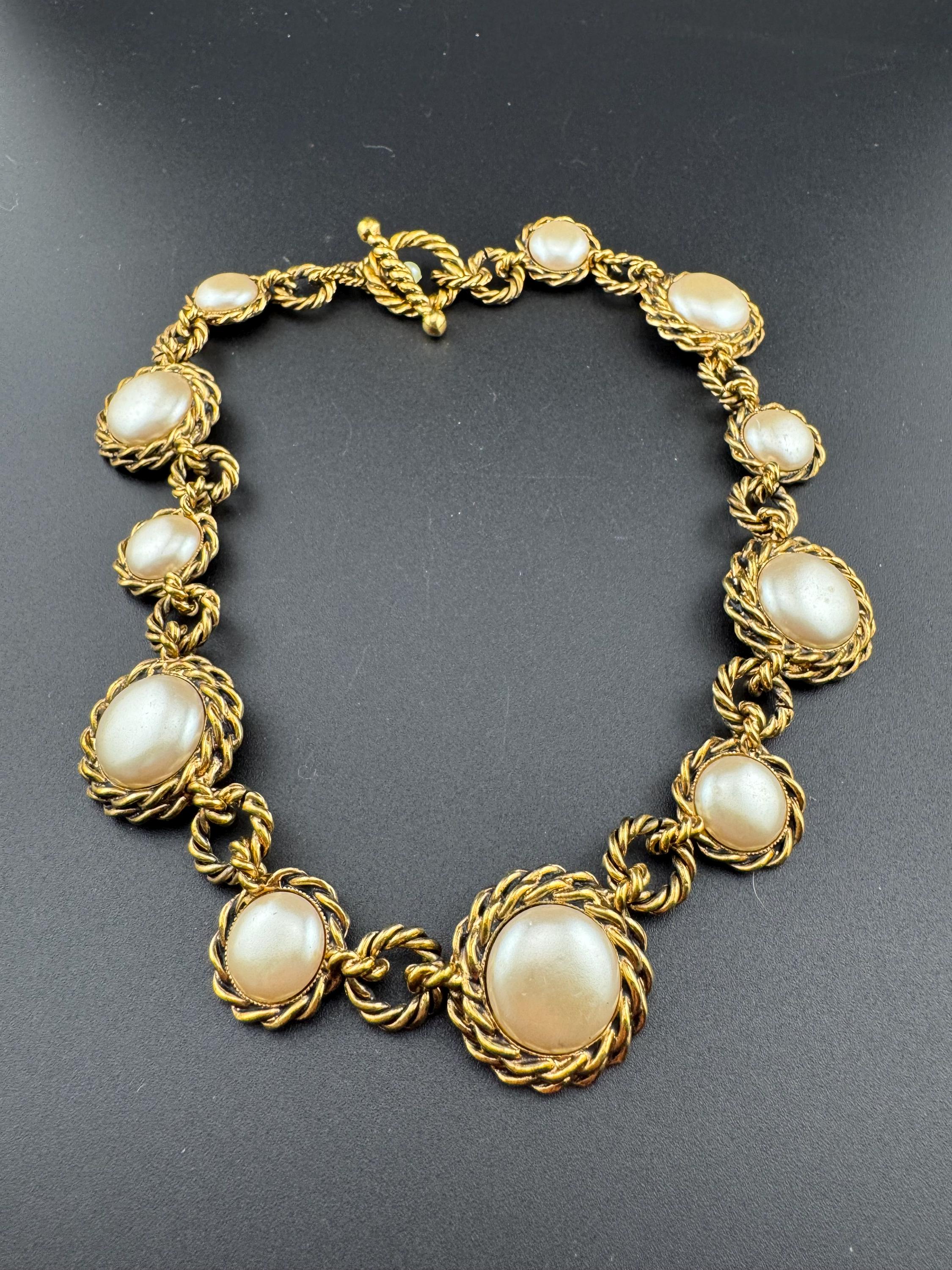 Vintage heavy antique dark gold tone and cream faux pearl panel rope twist link choker necklace 43cm