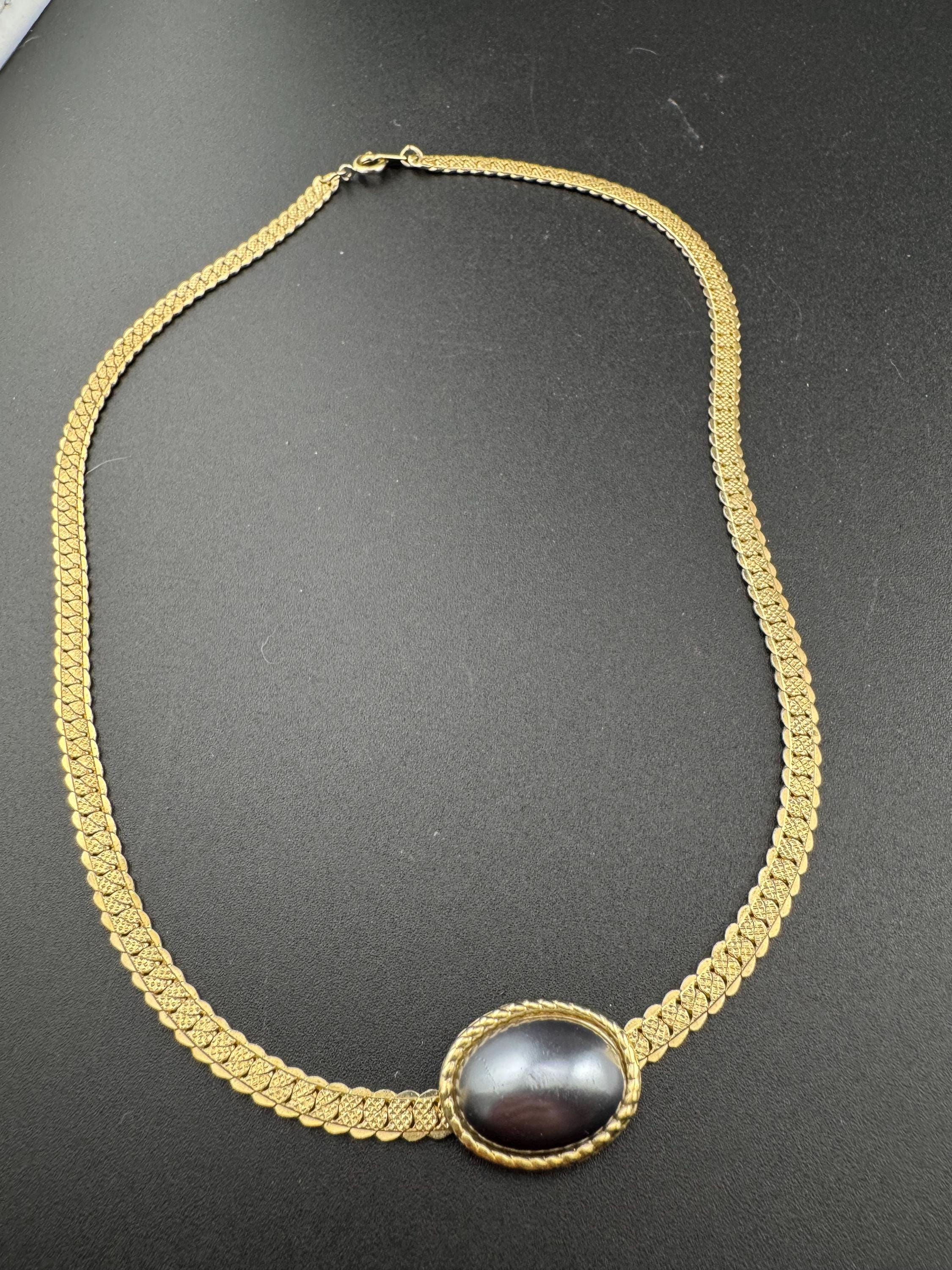 Vintage Gold Tone flat link Choker with central grey faux pearl Cabochon