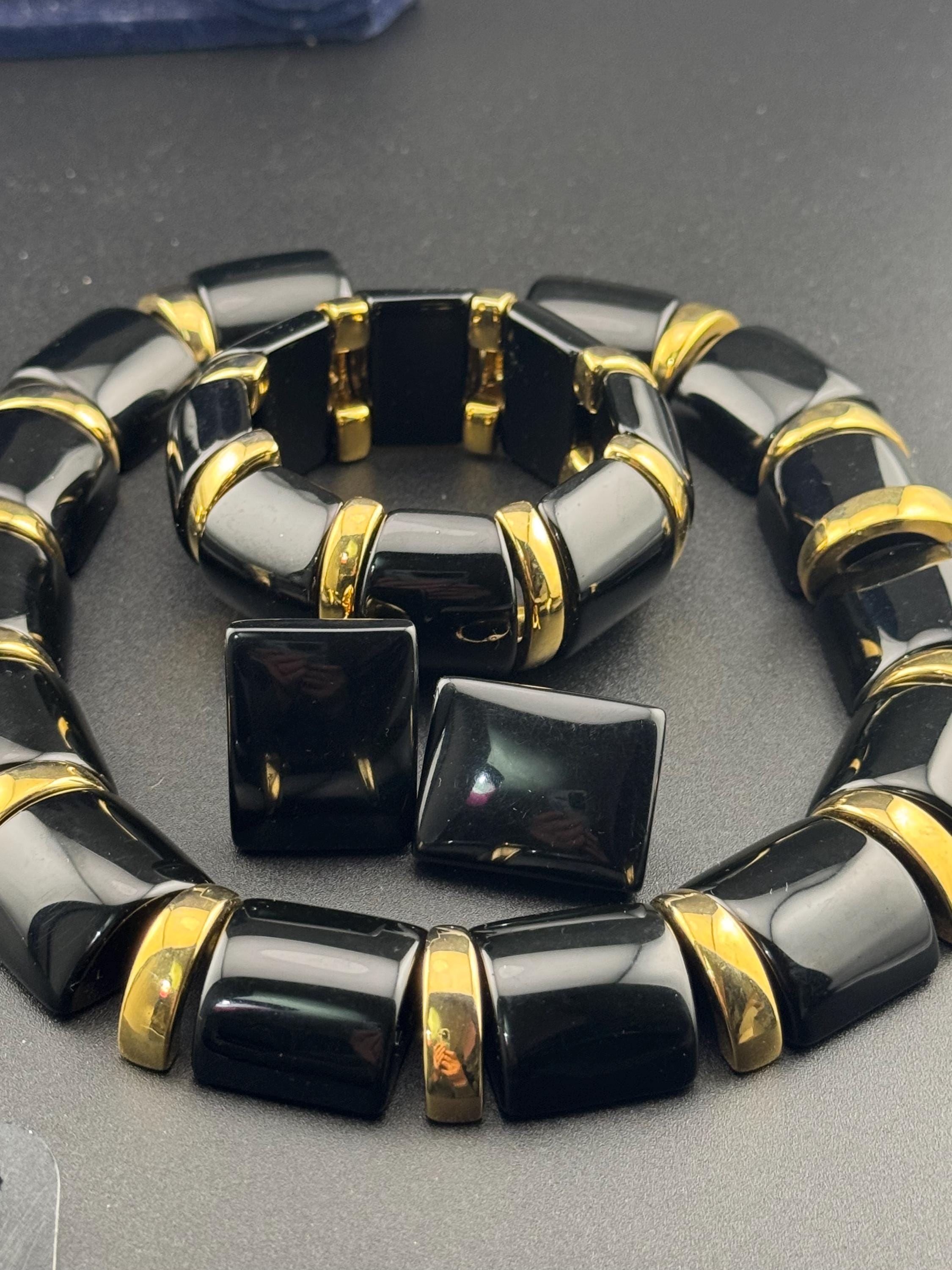 Signed NAPIER Vintage black glossy lucite gold tone panel collar necklace , stretch bracelet and clip on earrings jewellery set