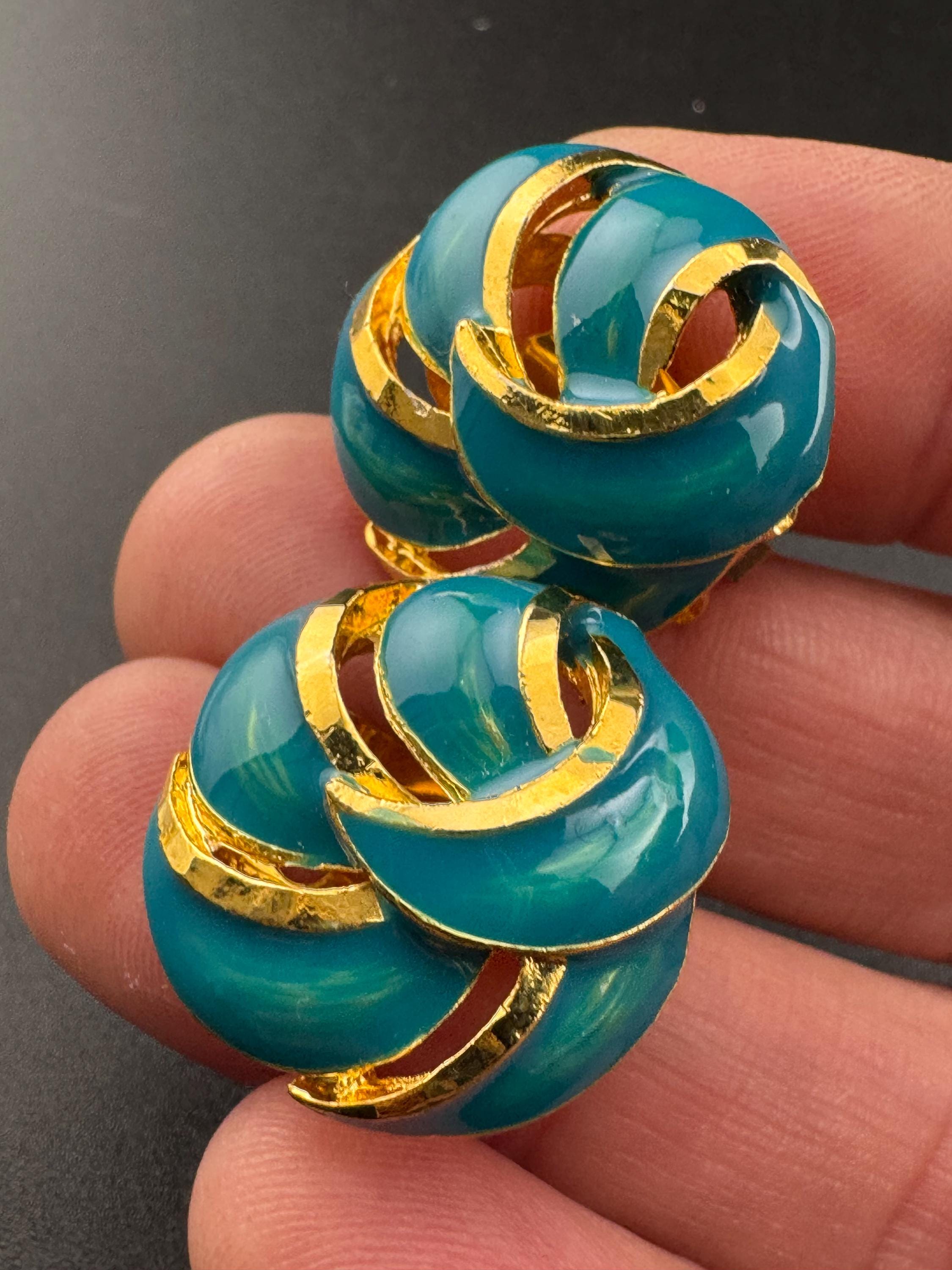 Vintage round shiny turquoise blue enamel gold tone  classic knot swirl button clip on stud earrings